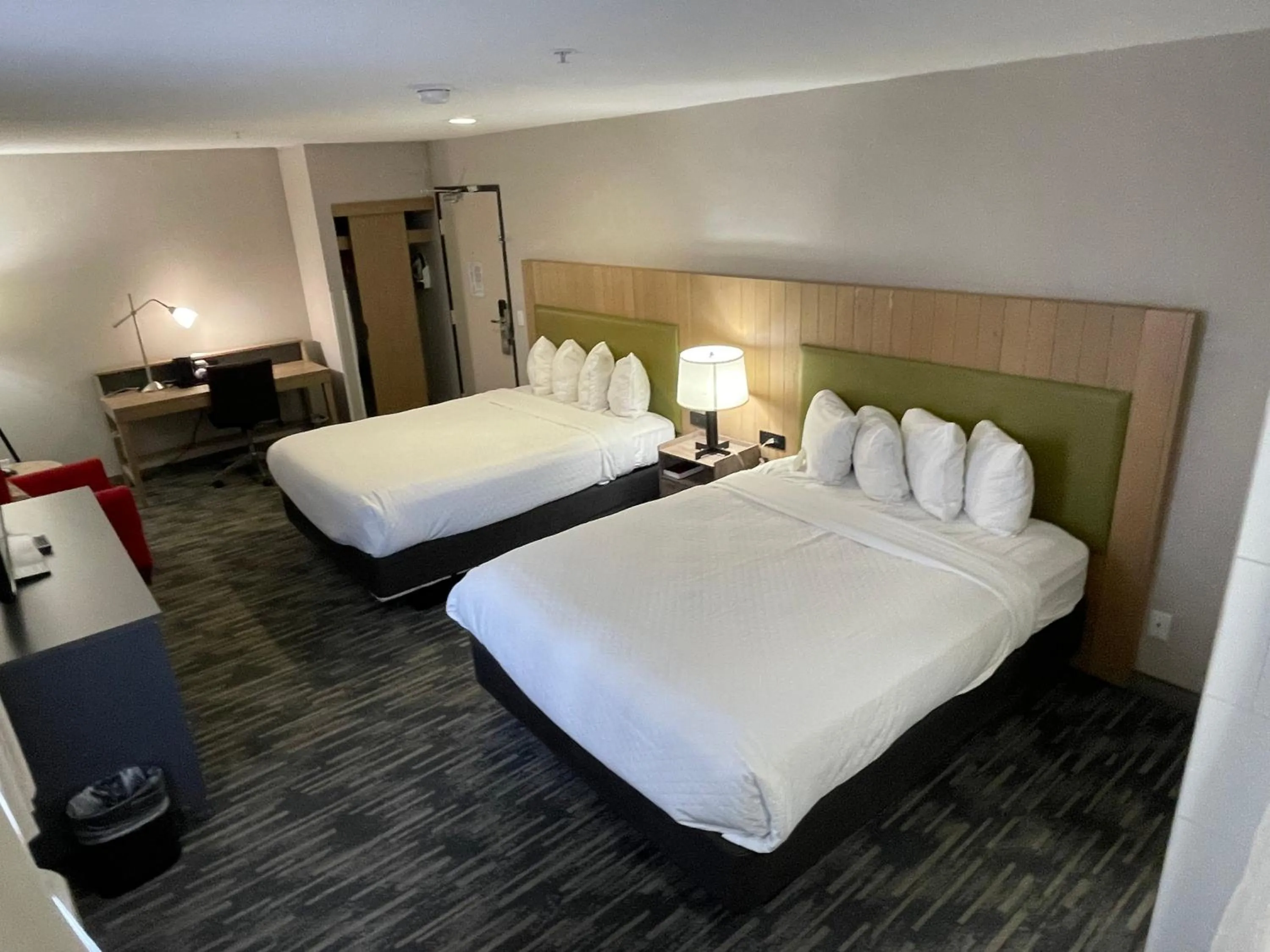 Bedroom, Bed in Country Inn & Suites by Radisson, Bakersfield, CA