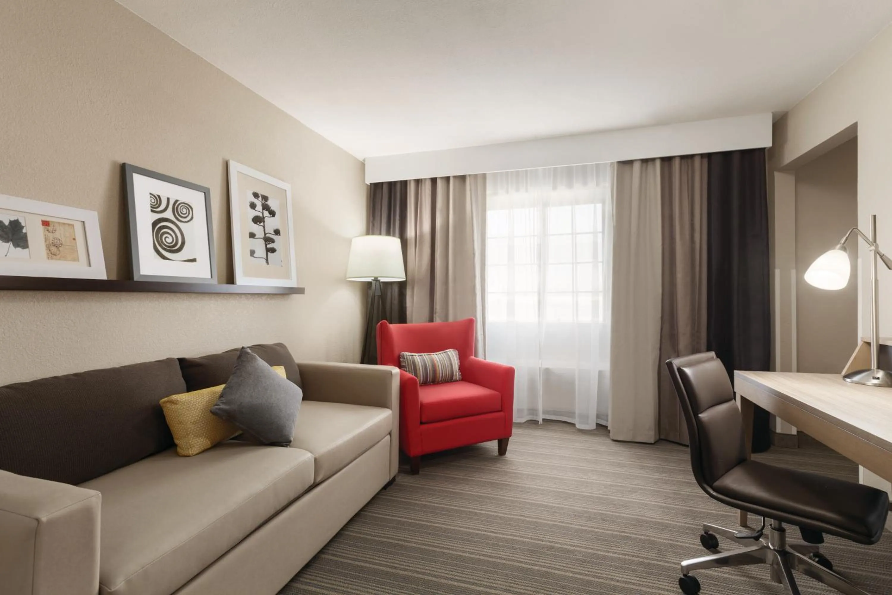 Living room in Country Inn & Suites by Radisson, Bakersfield, CA