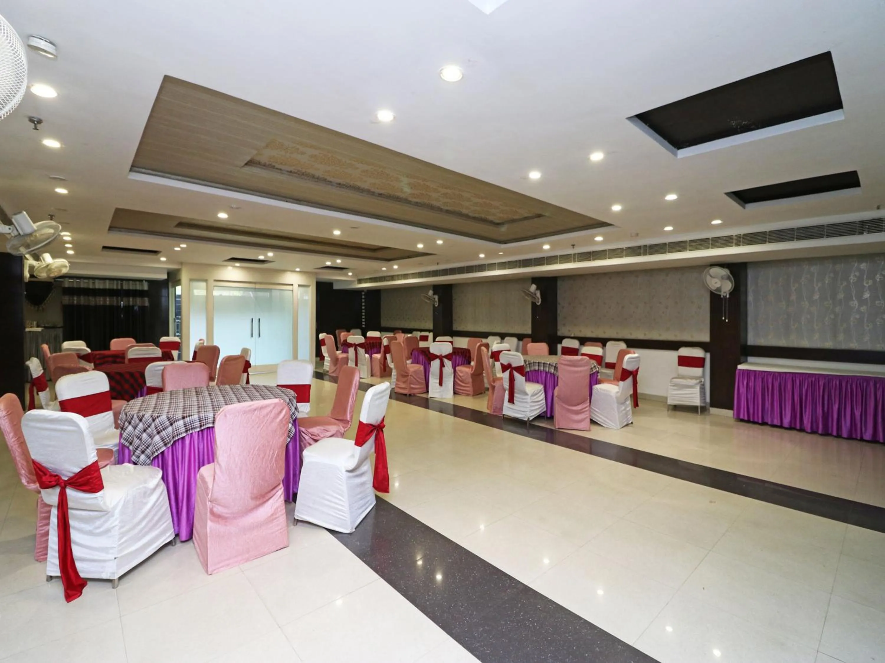 Banquet/Function facilities in Hotel Samovar by Goyal Hoteleirs