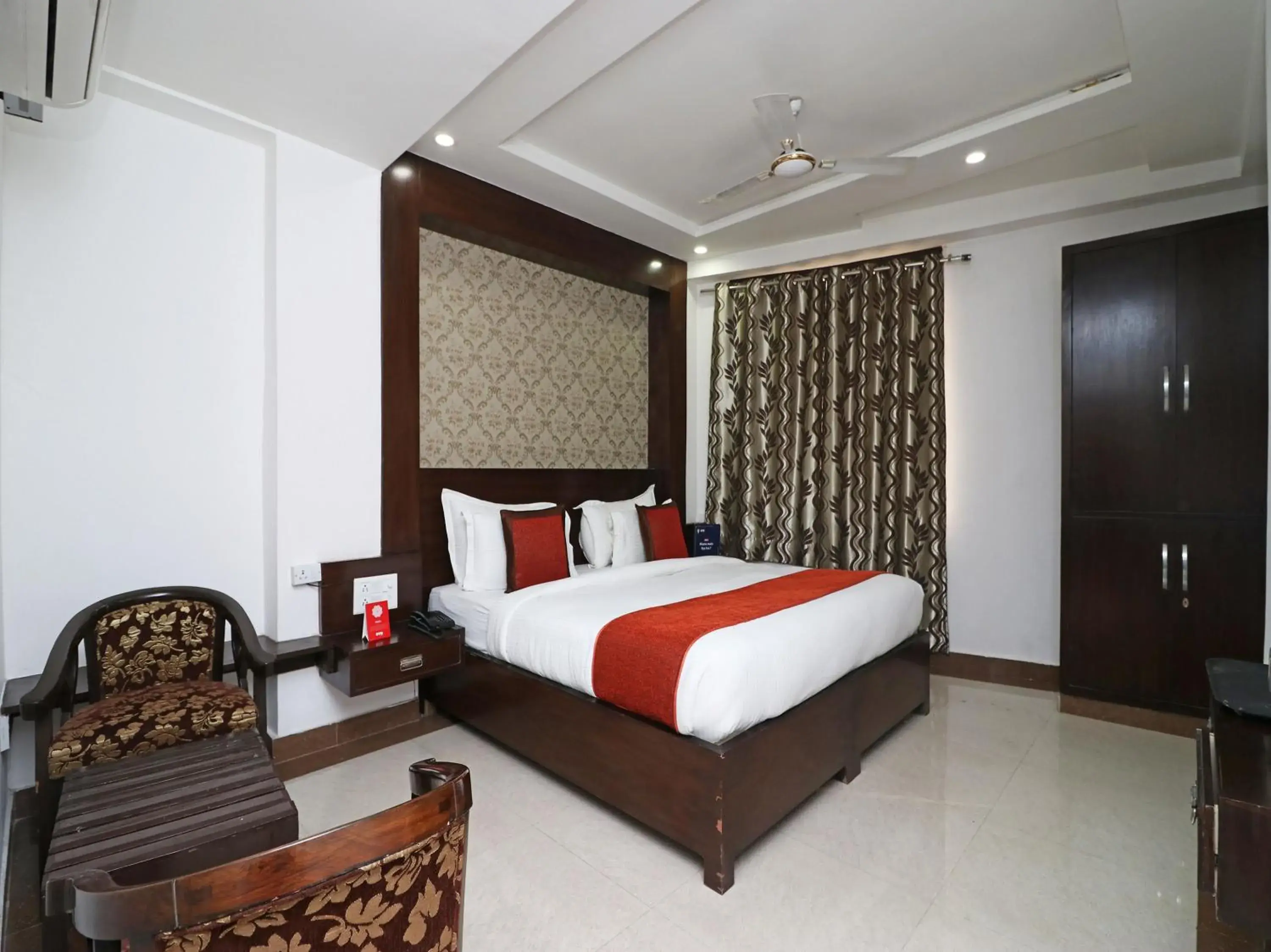 Deluxe Triple Room in Hotel Samovar by Goyal Hotel Deluxe Triple Room in Hotel Samovar by Goyal Hotel
