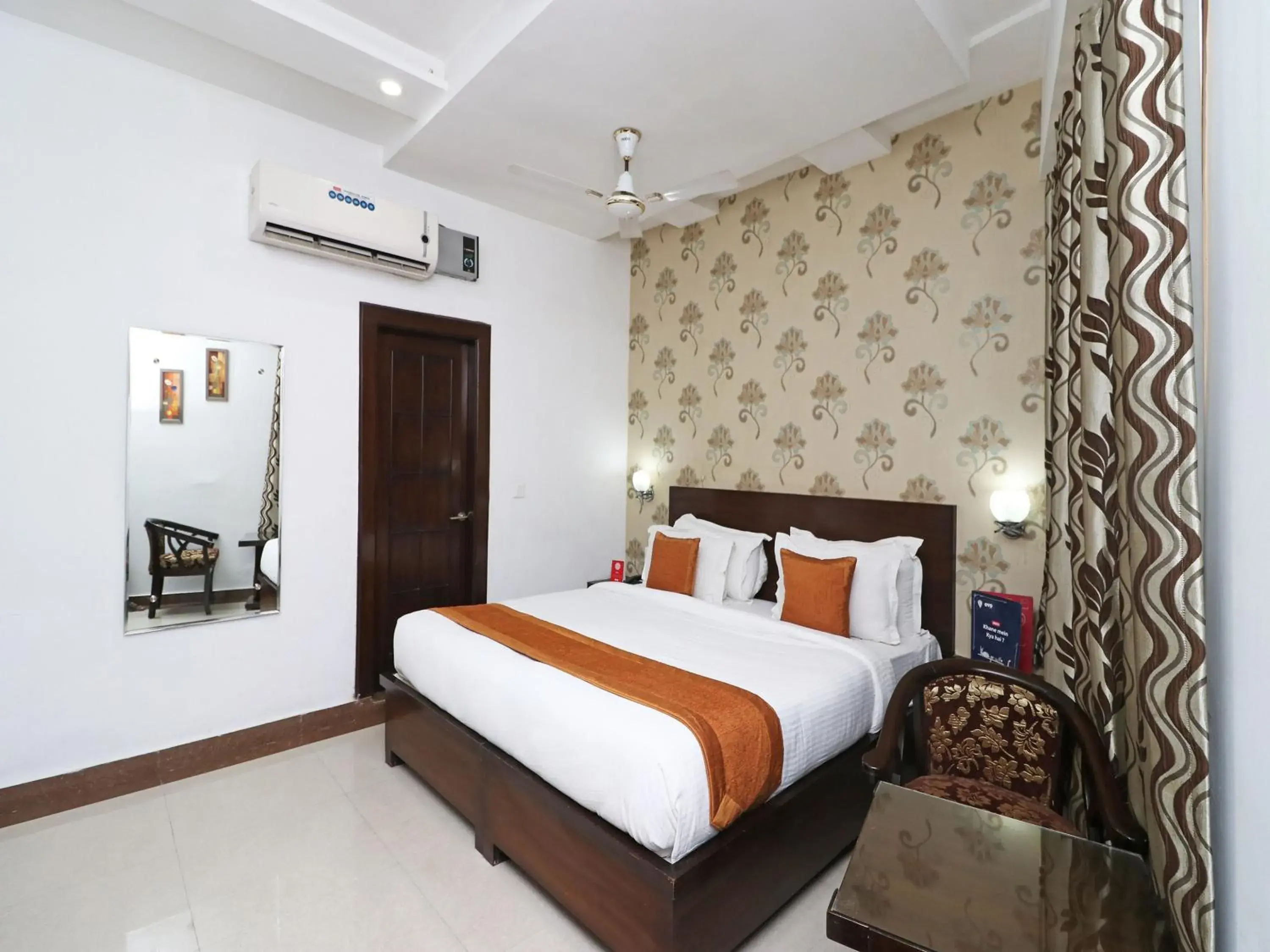 Deluxe Twin Room in Hotel Samovar by Goyal Hotel Deluxe Twin Room in Hotel Samovar by Goyal Hotel