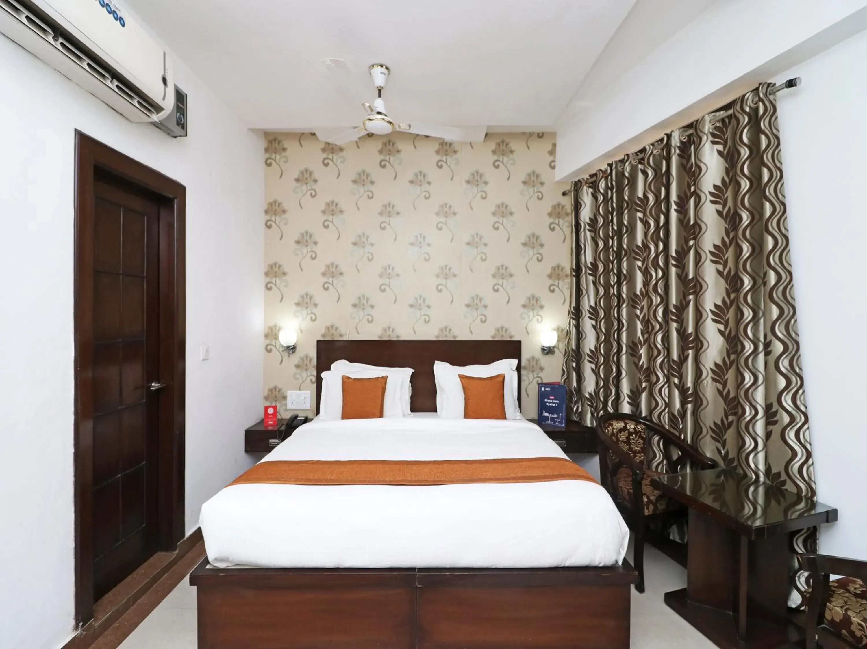 Deluxe Twin Room in Hotel Samovar by Goyal Hoteleirs Deluxe Twin Room in Hotel Samovar by Goyal Hoteleirs