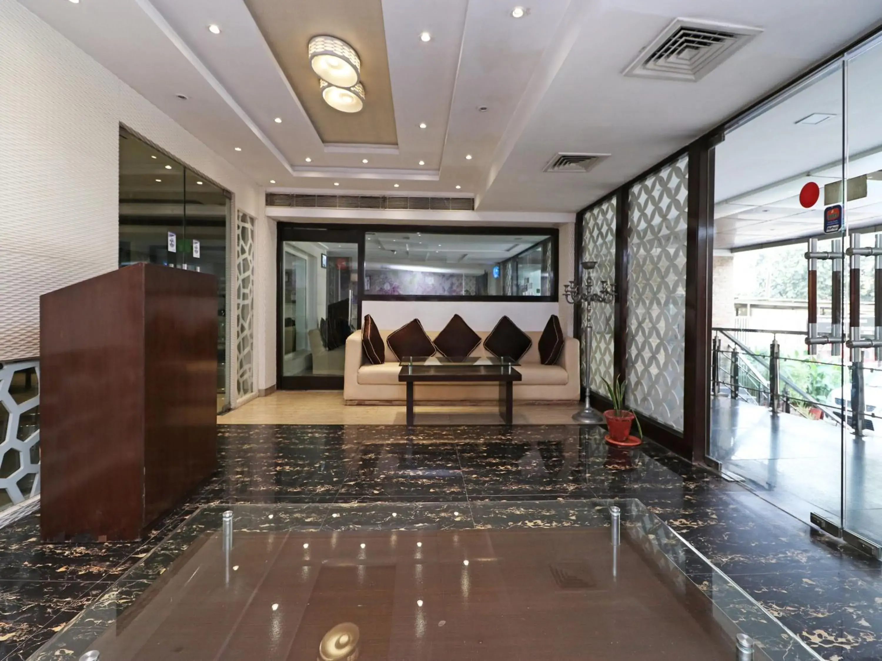 Lobby or reception in Hotel Samovar by Goyal Hoteleirs Lobby or reception in Hotel Samovar by Goyal Hoteleirs