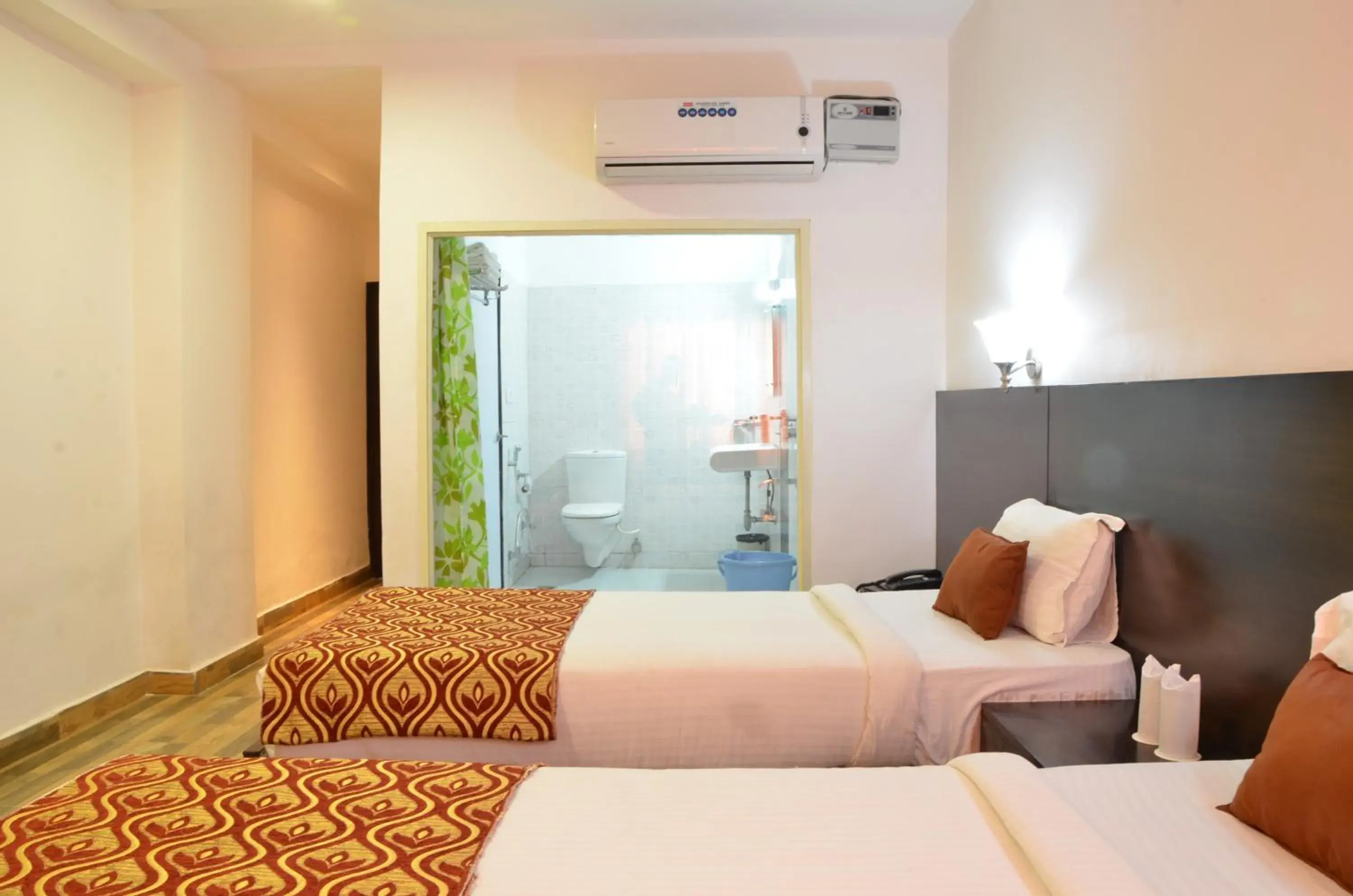 Bed in Hotel Samovar by Goyal Hoteleirs Bed in Hotel Samovar by Goyal Hoteleirs