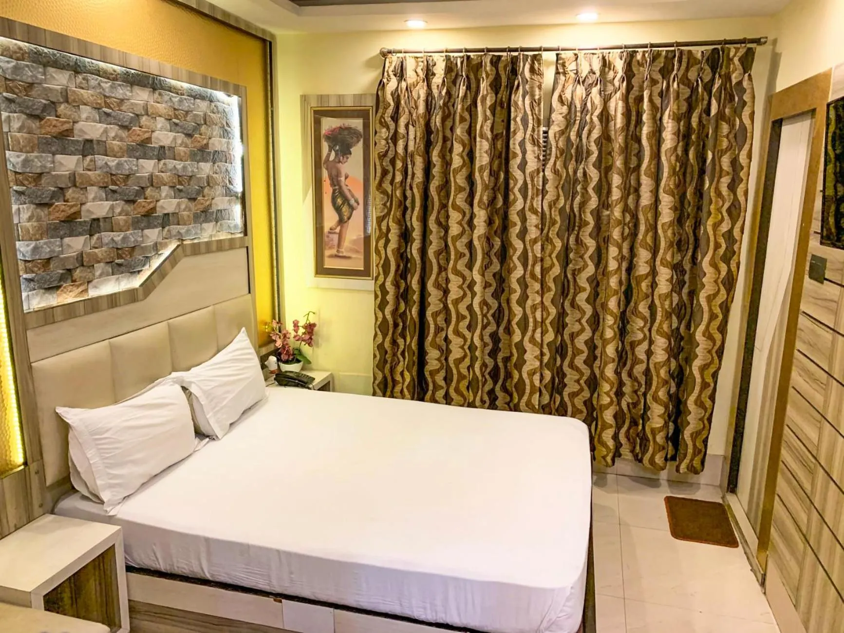 Bedroom, Bed in Shila International
