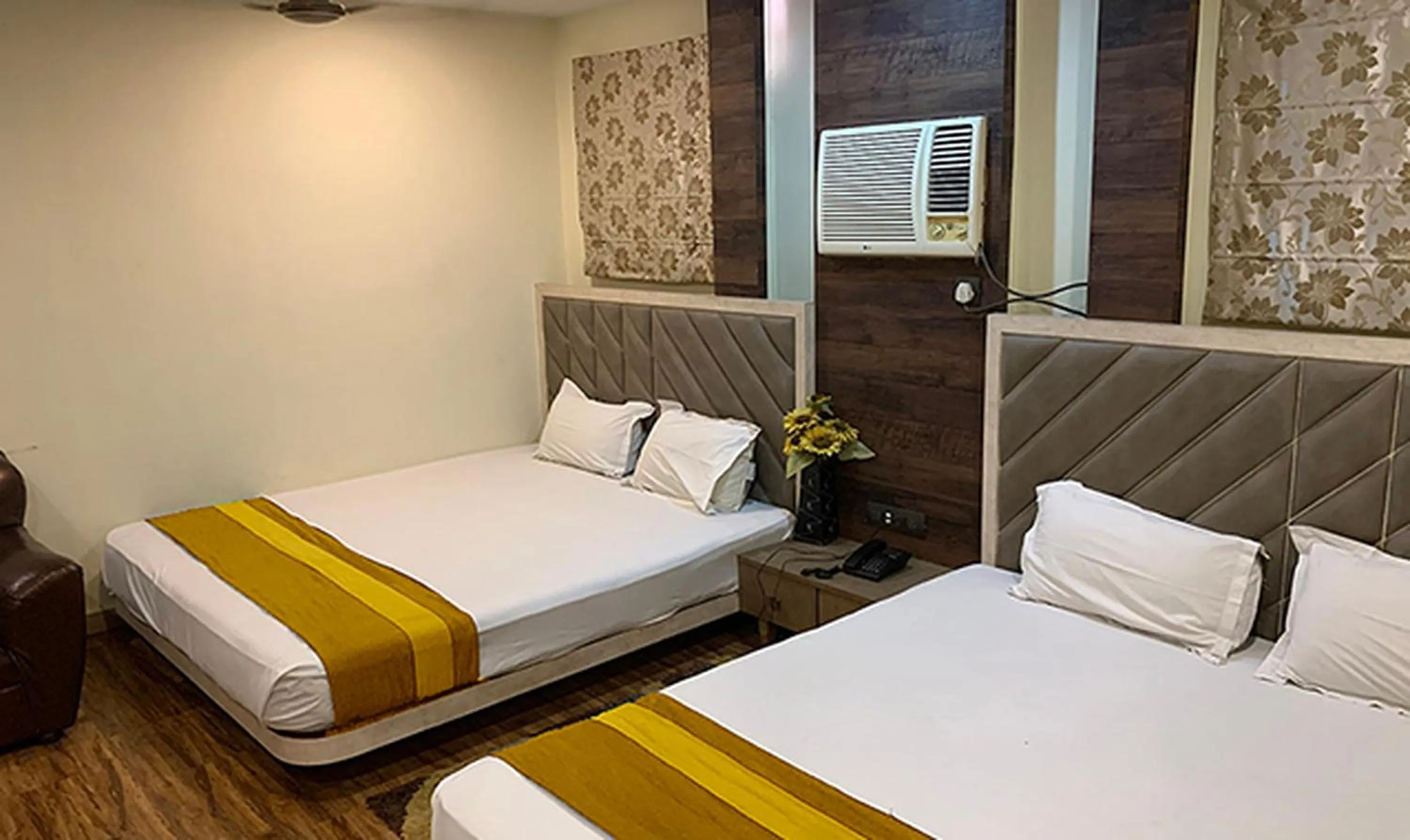 Bedroom, Bed in Shila International