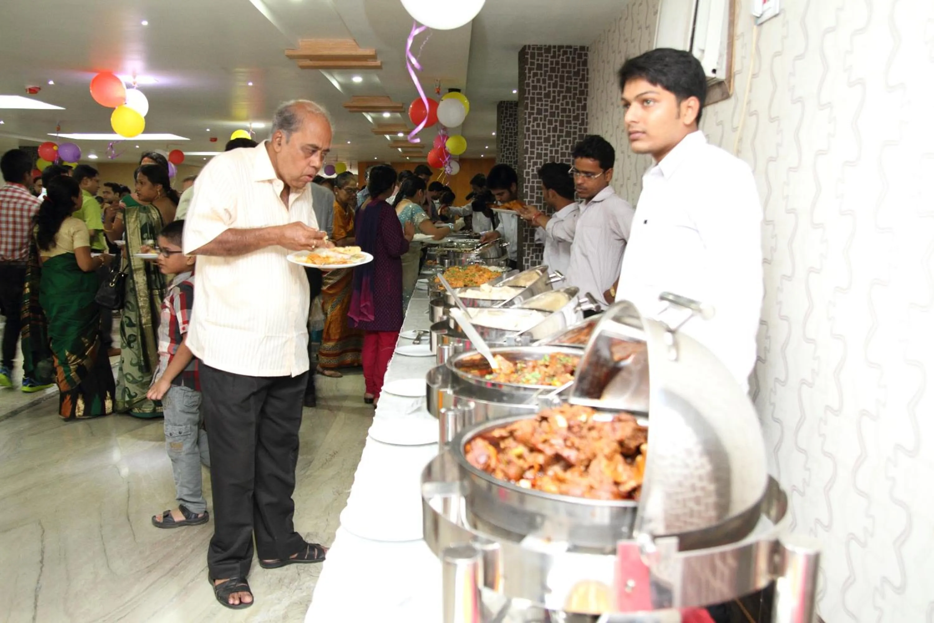 Restaurant/places to eat in Hotel Eastern Plaza