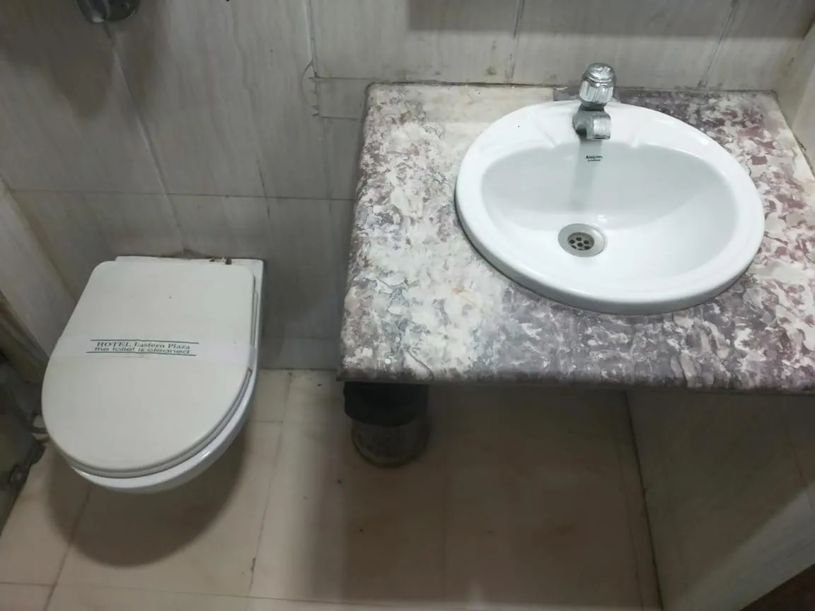 Toilet in Hotel Eastern Plaza