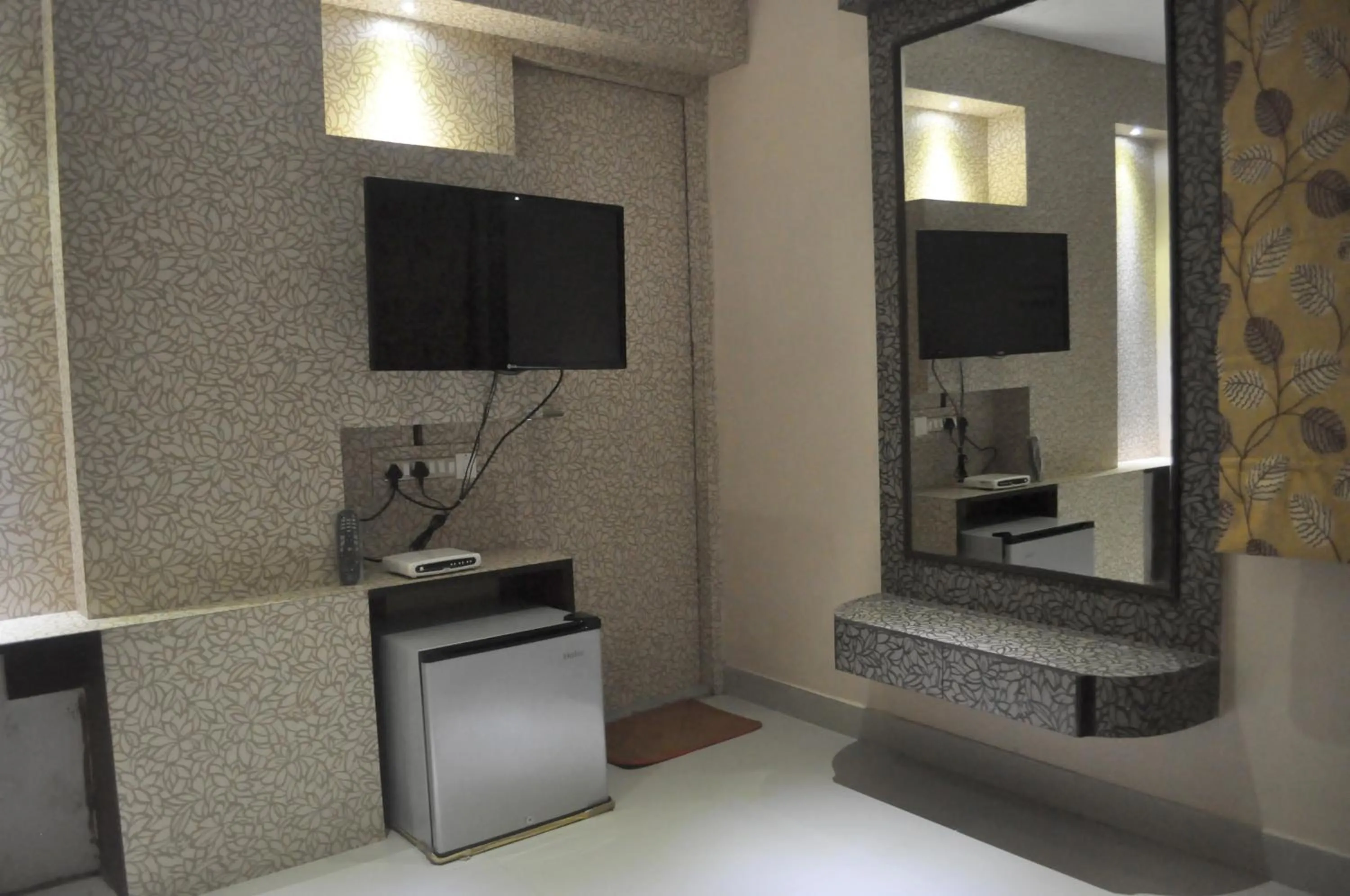 TV and multimedia in Hotel Eastern Plaza