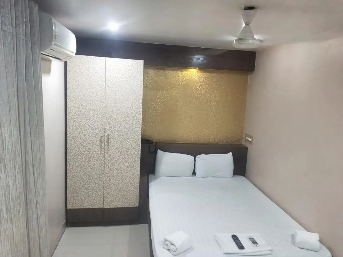 Photo of the whole room, Bed in Hotel Eastern Plaza