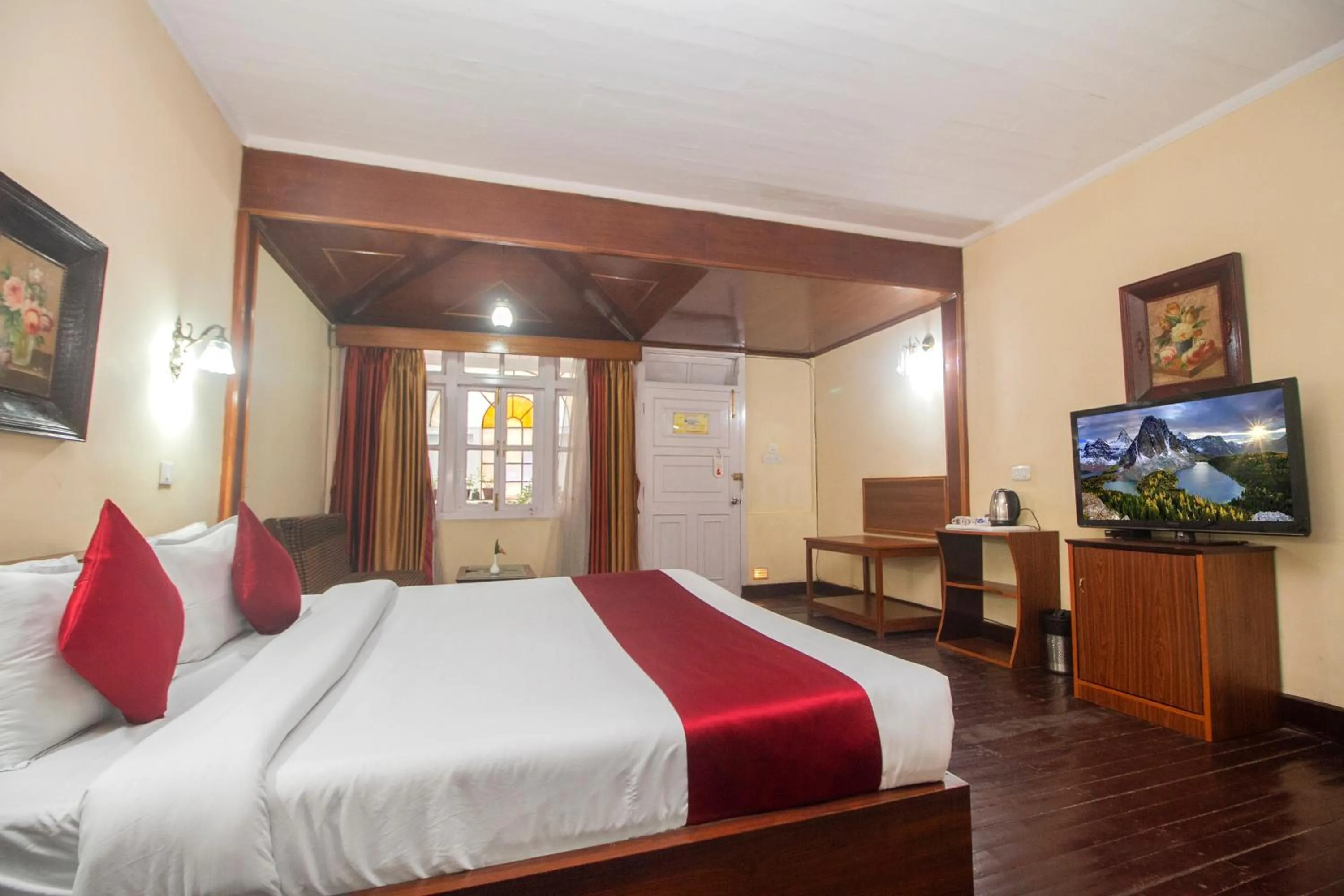 Bedroom in Central Heritage Resort & Spa Formerly Fortune ITC Resort