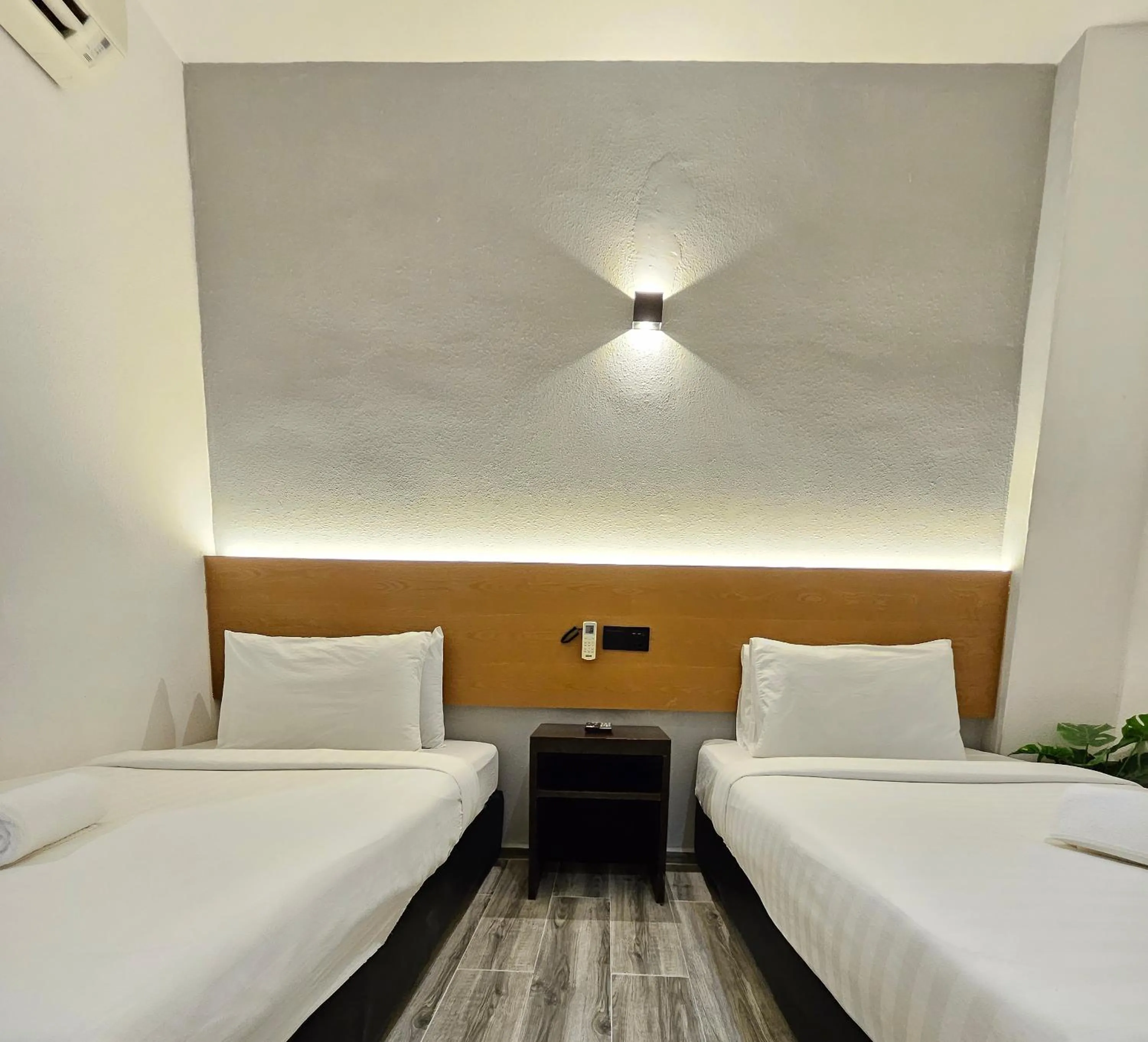 Bed in Georgetown Inn by Sky Hive