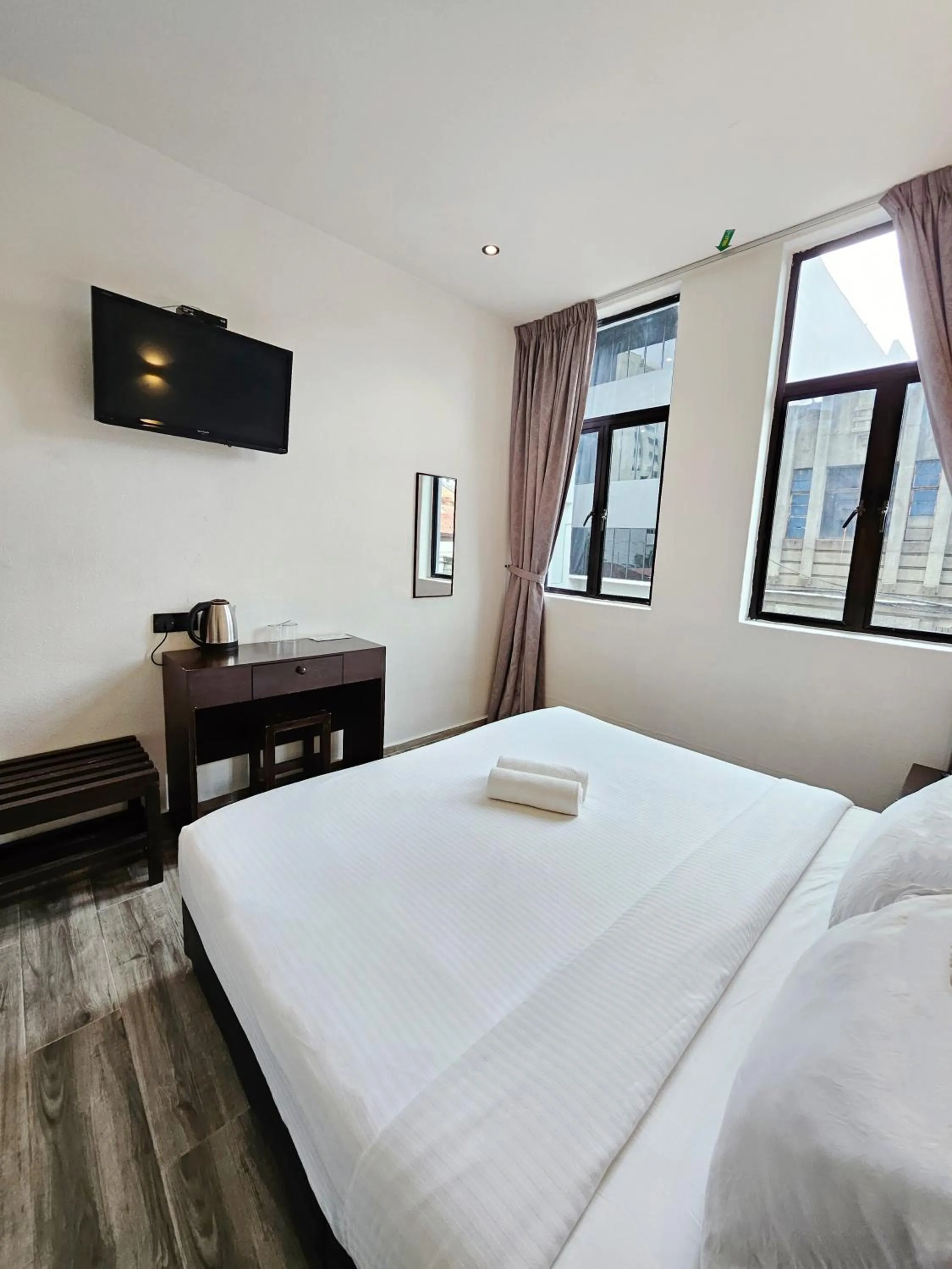 Bedroom, Bed in Georgetown Inn by Sky Hive