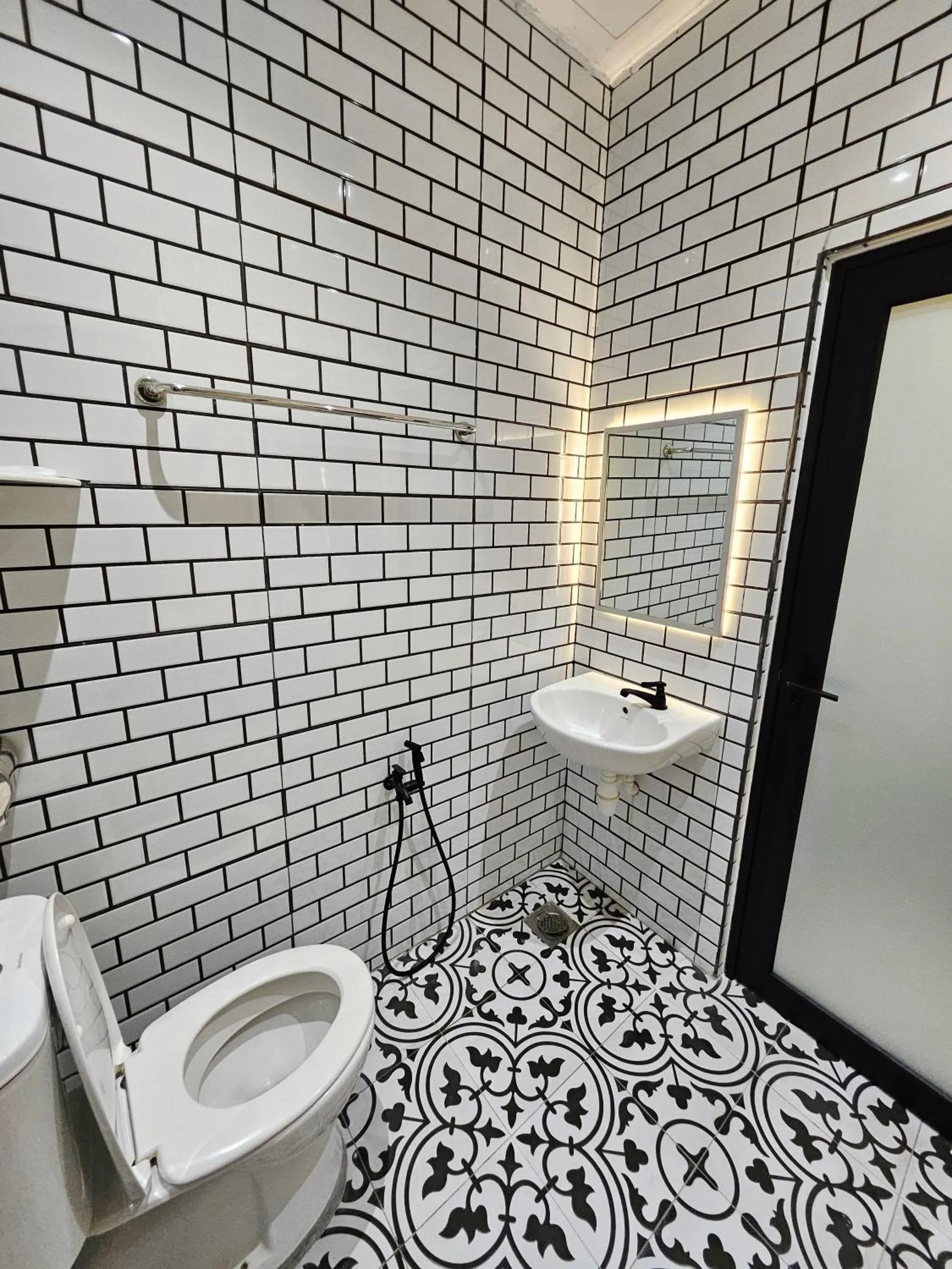Bathroom in Georgetown Inn by Sky Hive