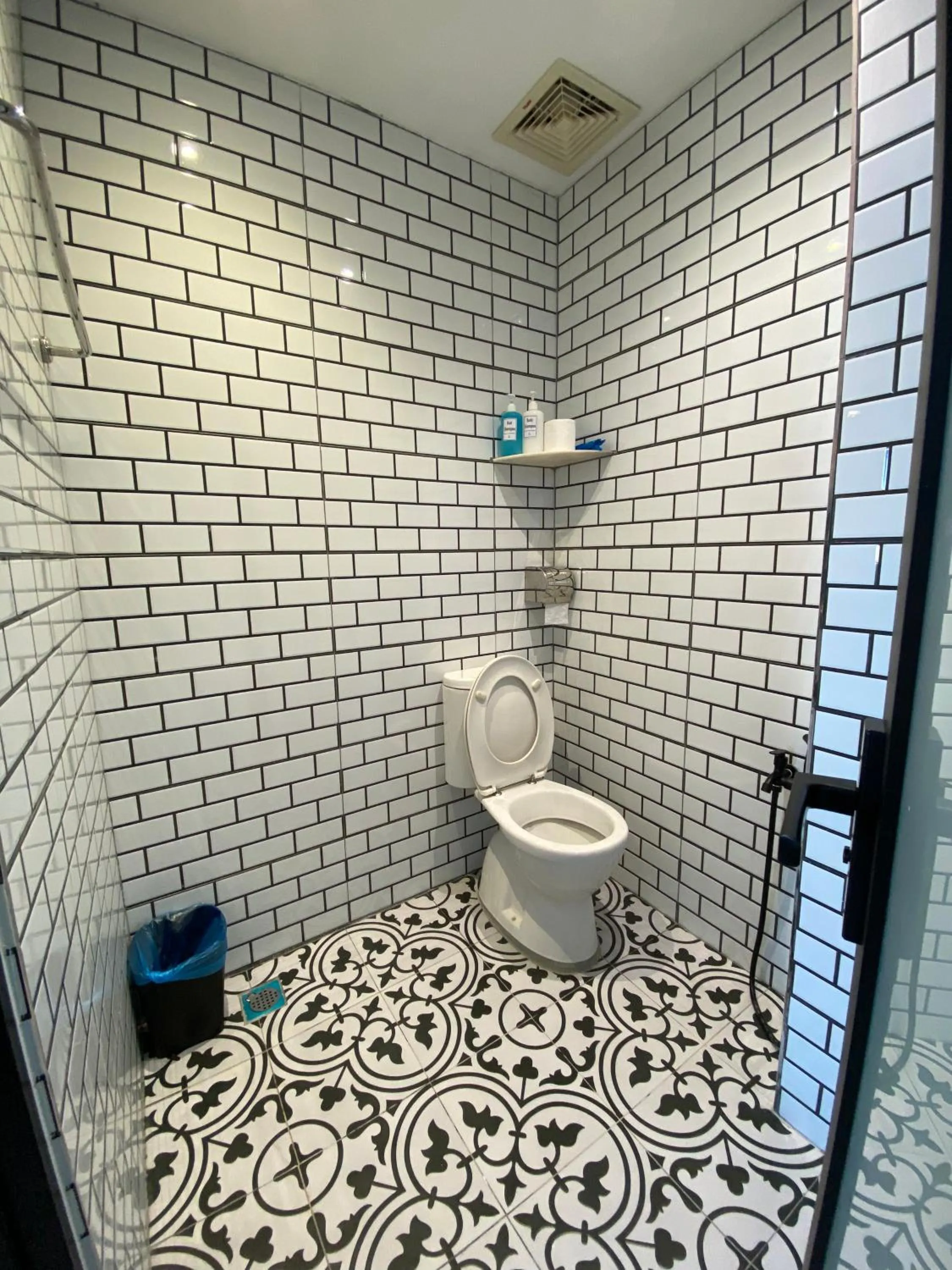 Bathroom in Georgetown Inn by Sky Hive