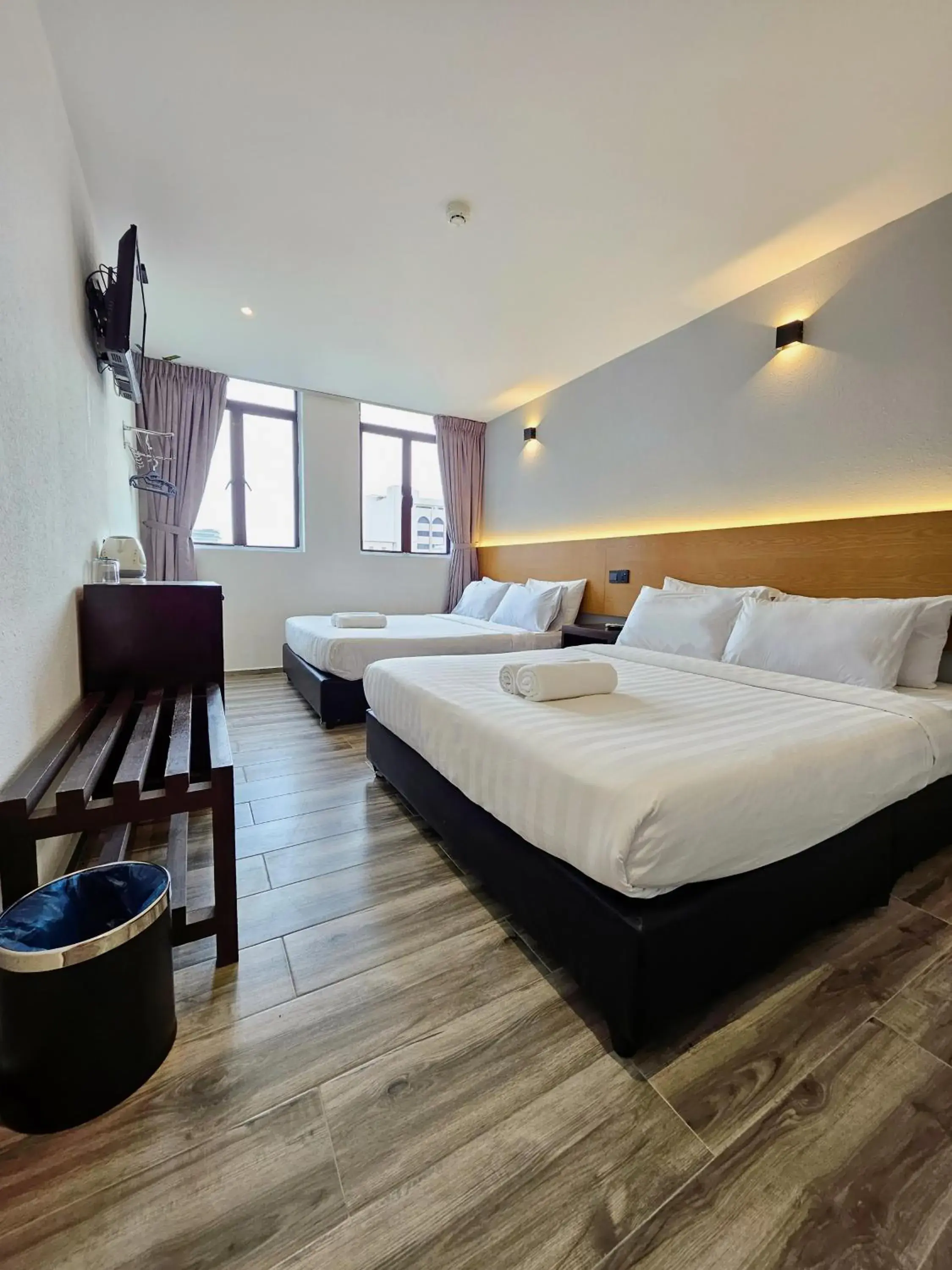 Family Room in Georgetown Inn by Sky Hive Family Room in Georgetown Inn by Sky Hive