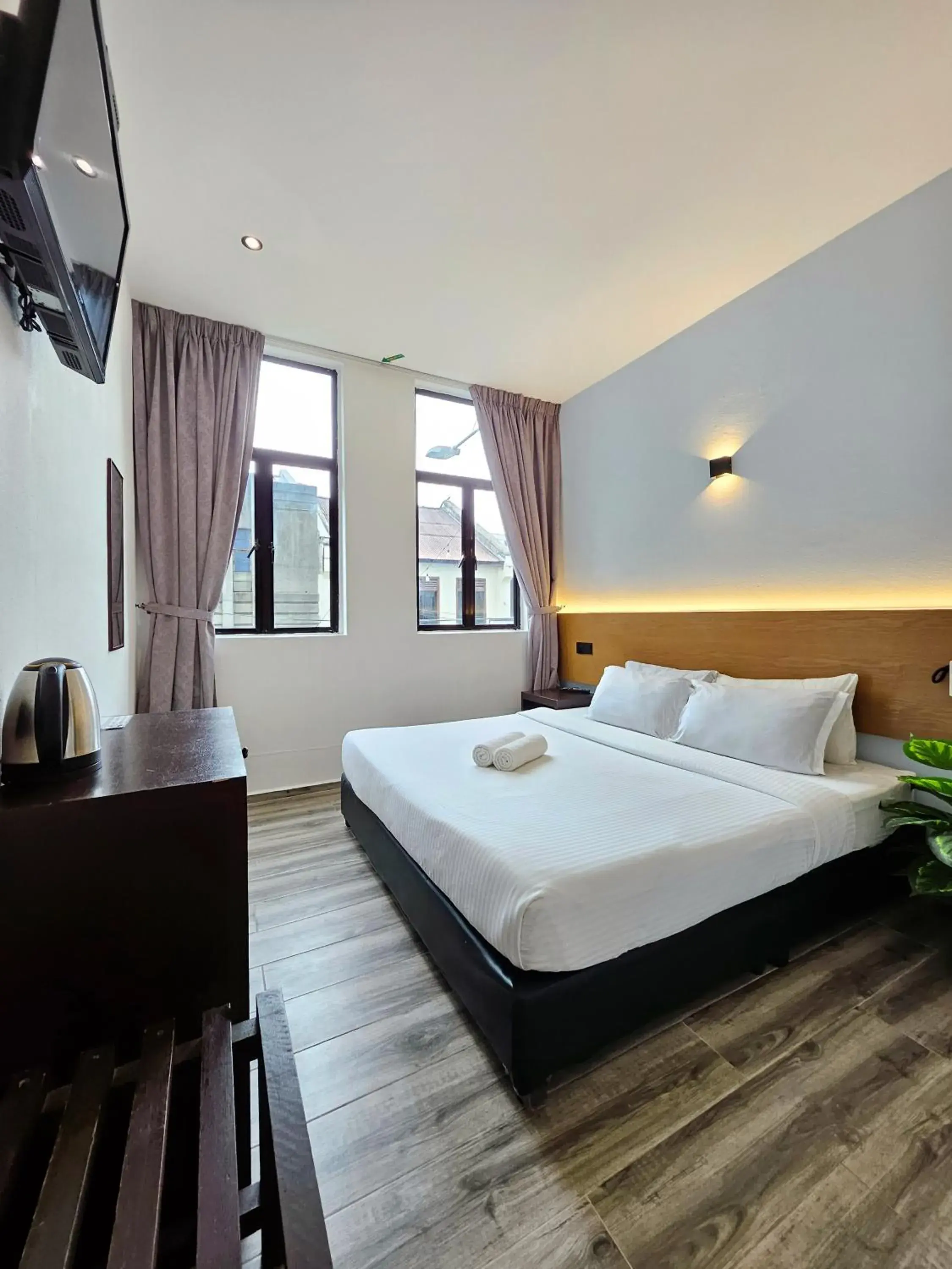Deluxe Double Room in Georgetown Inn by Sky Hive Deluxe Double Room in Georgetown Inn by Sky Hive