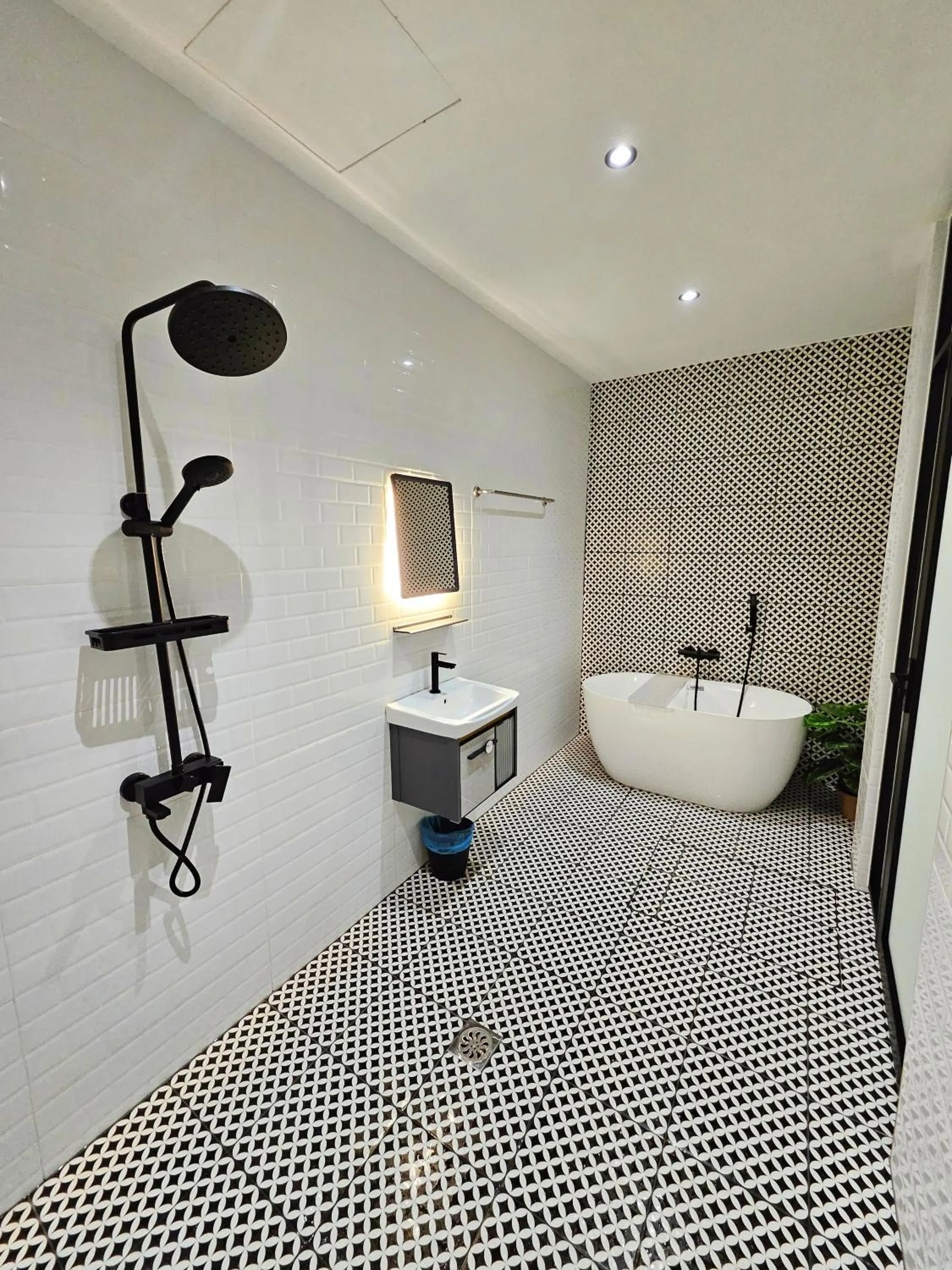Shower in Georgetown Inn by Sky Hive