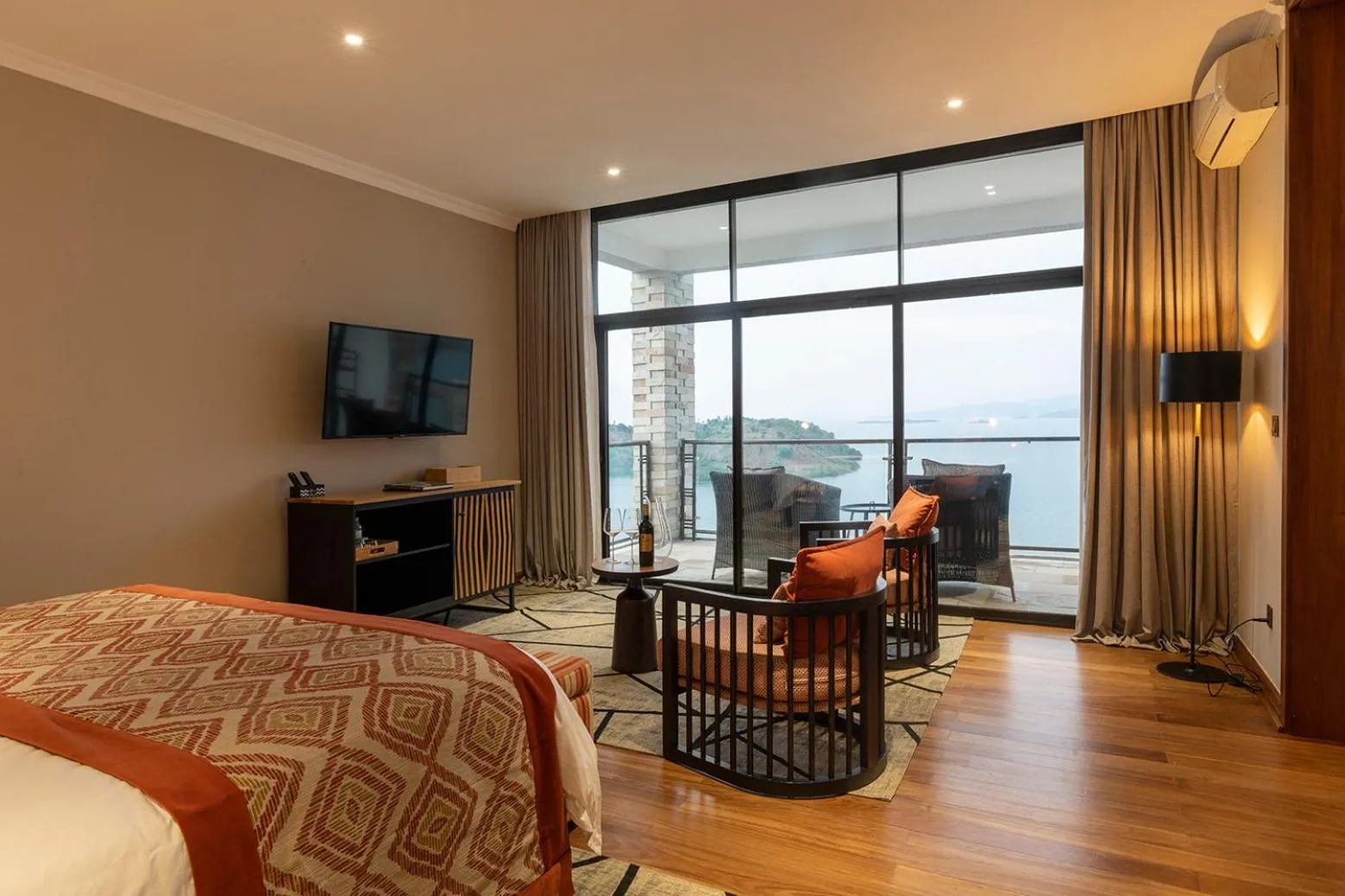 Living room, Bed in CLEO LAKE KIVU HOTEL