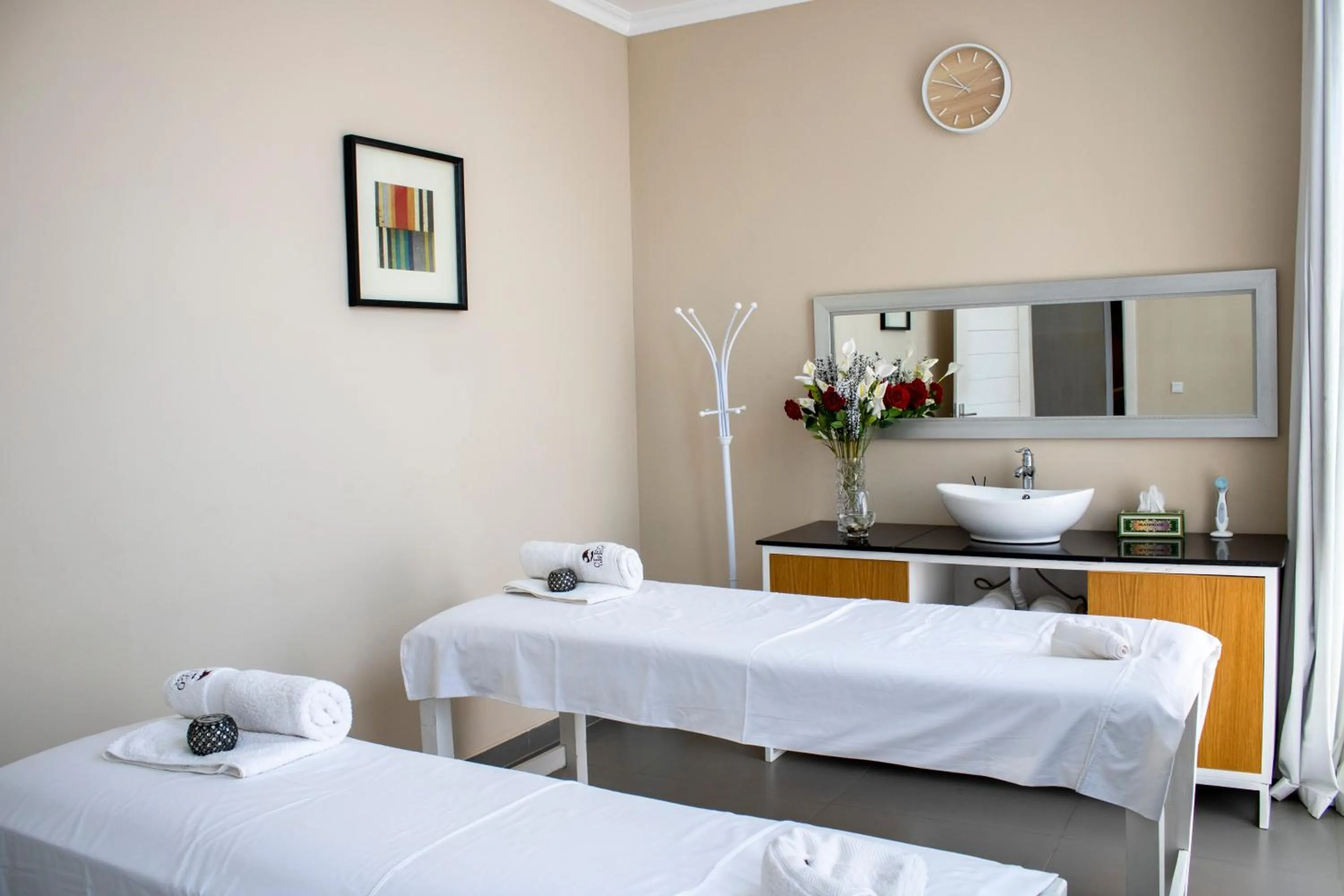 Spa and wellness centre/facilities, Bed in CLEO LAKE KIVU HOTEL