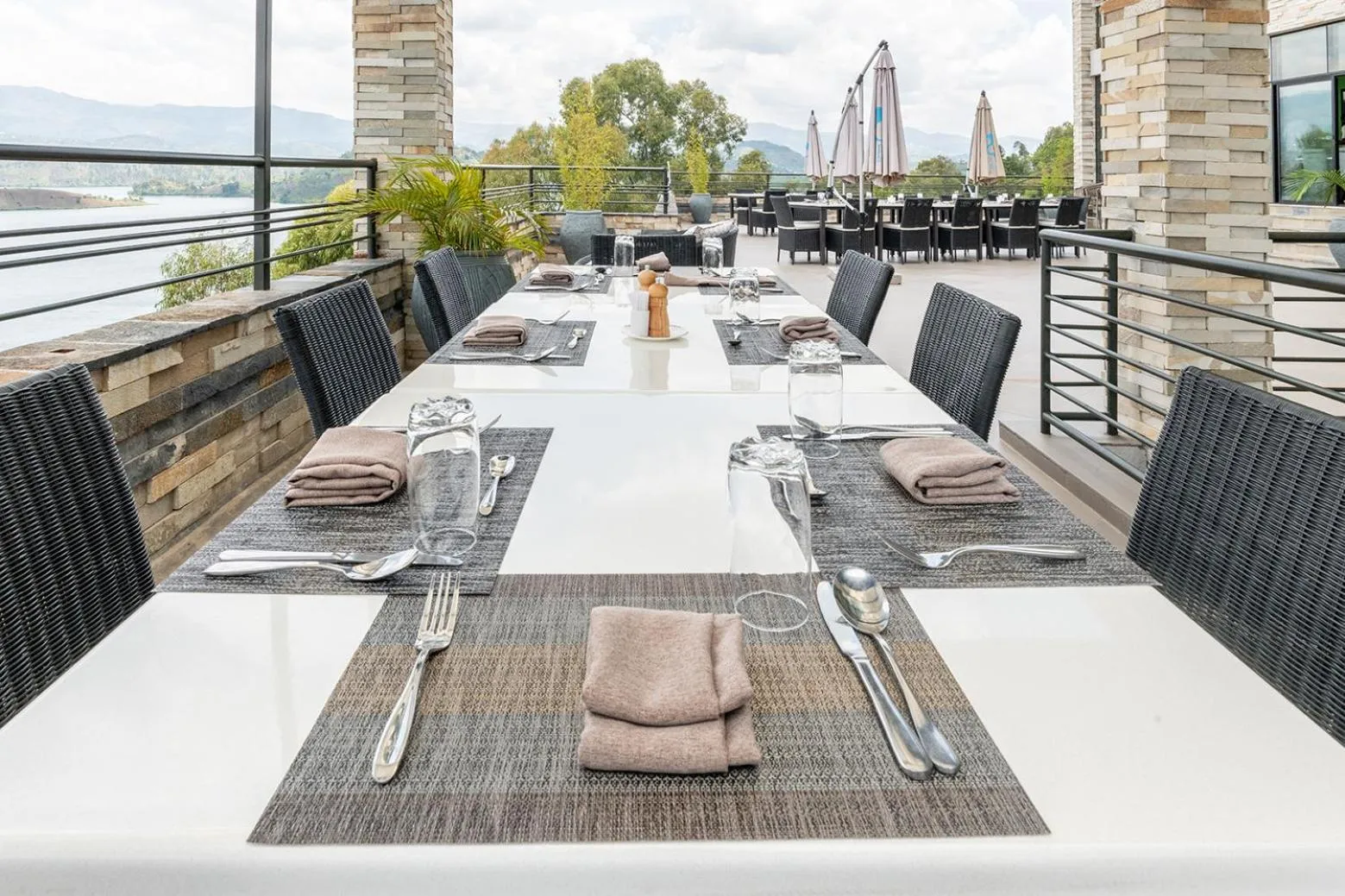 Restaurant/places to eat in CLEO LAKE KIVU HOTEL