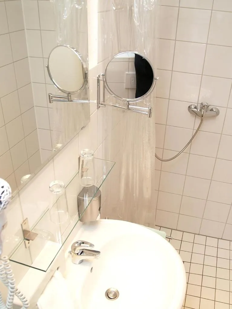 Bathroom in Altstadthotel Wienecke