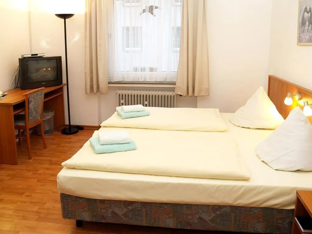 Photo of the whole room, Bed in Altstadthotel Wienecke