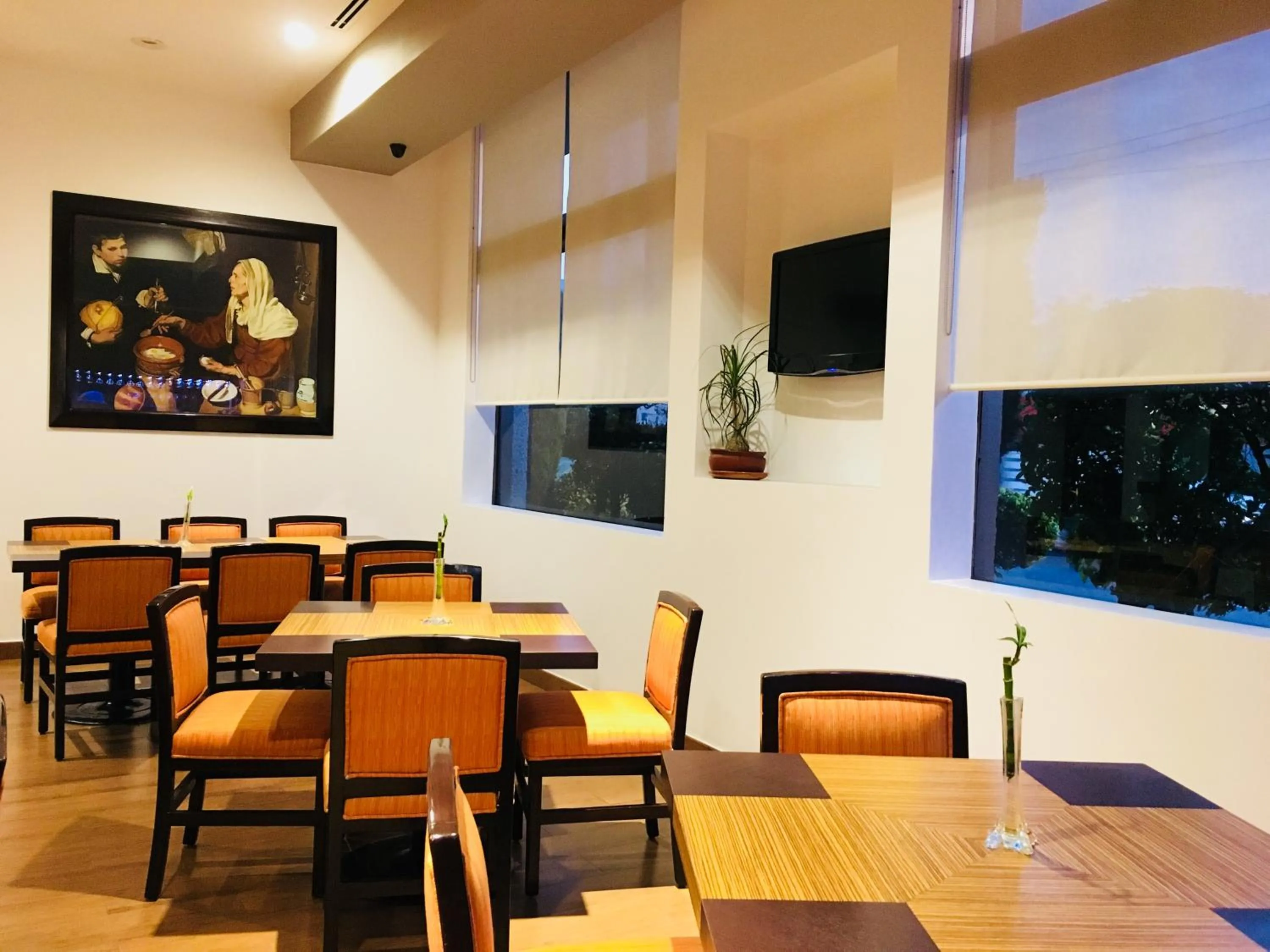 Restaurant/places to eat in Hotel Harare
