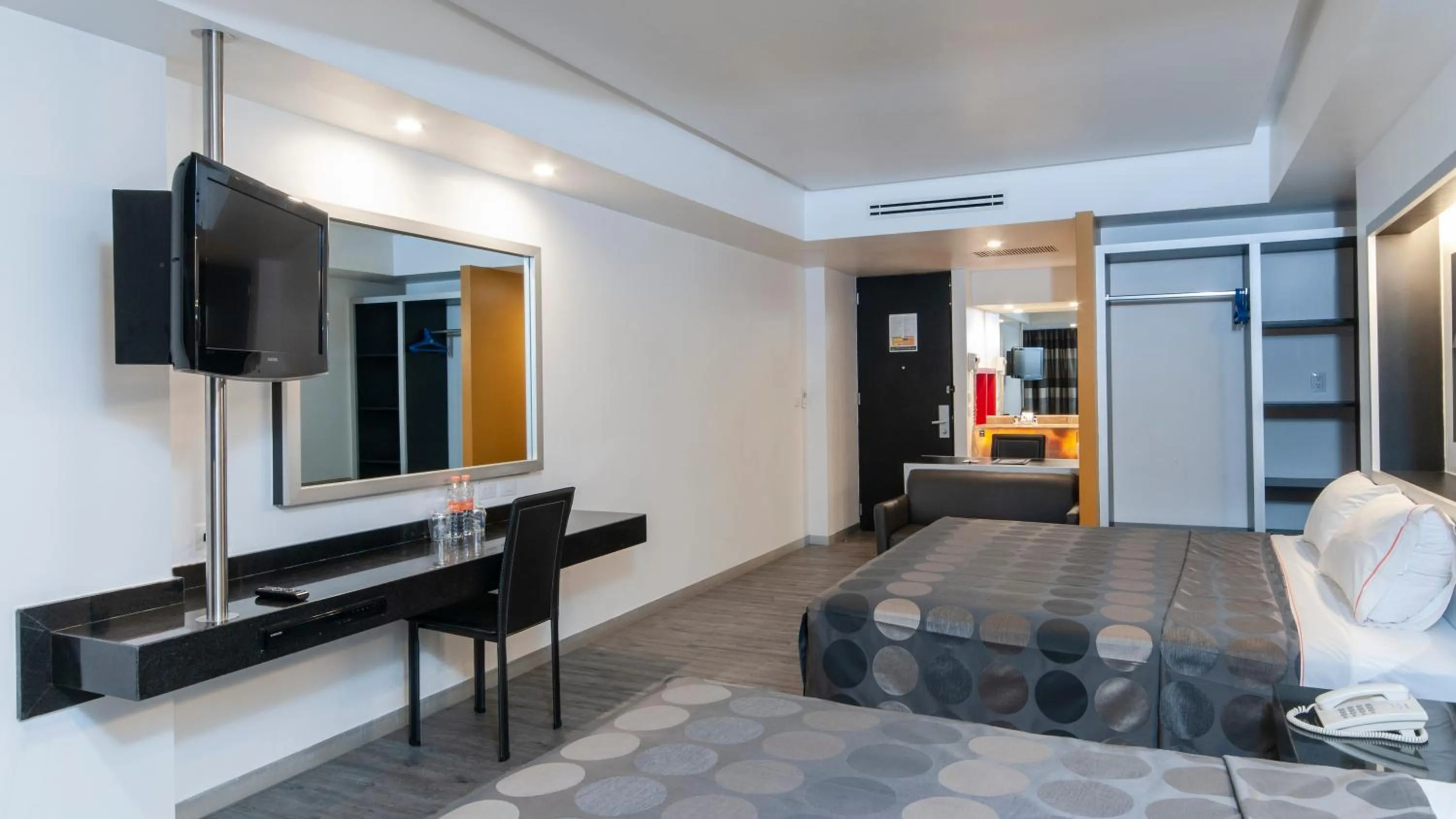 Photo of the whole room in Hotel Harare