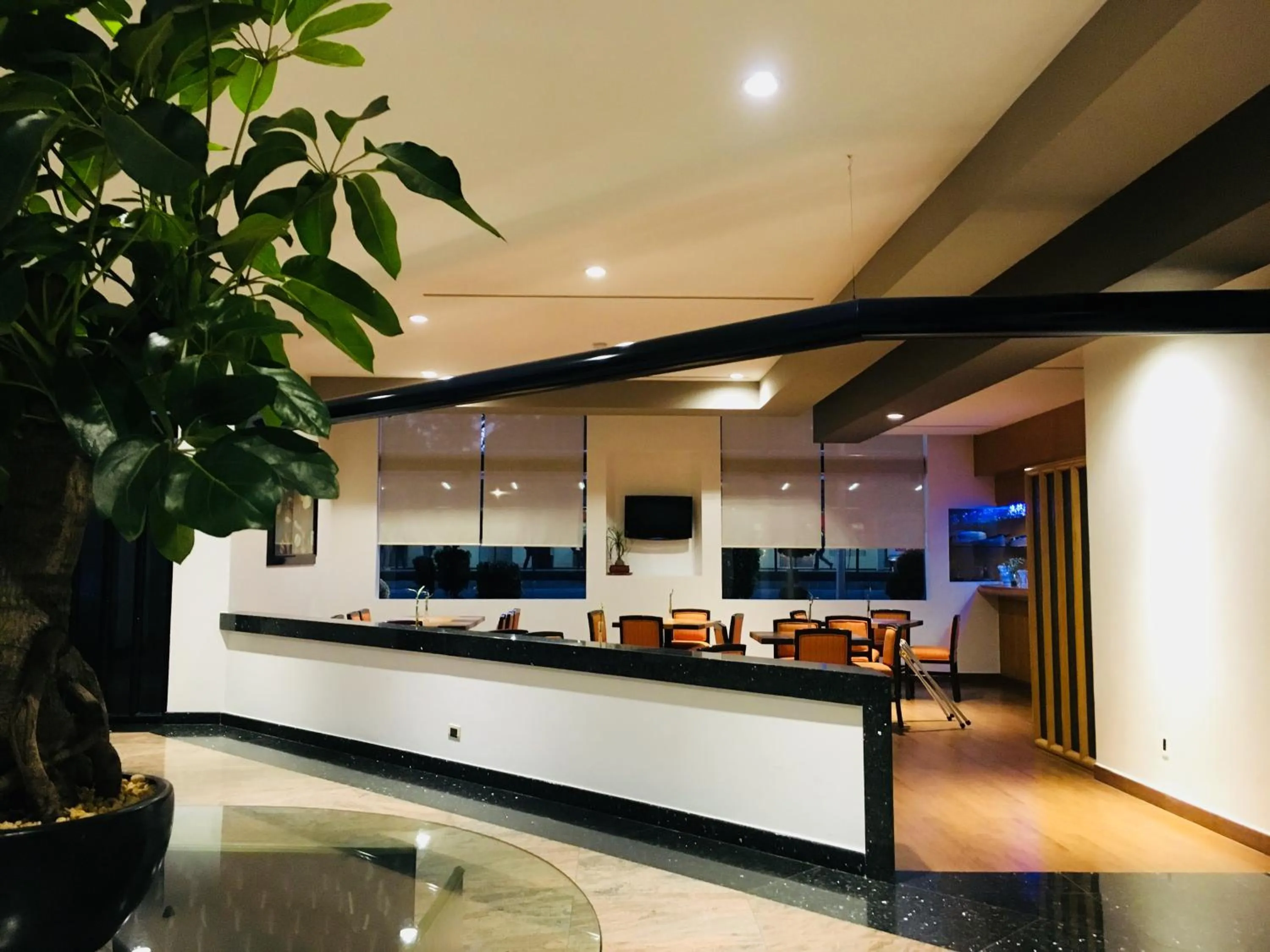 Restaurant/places to eat in Hotel Harare
