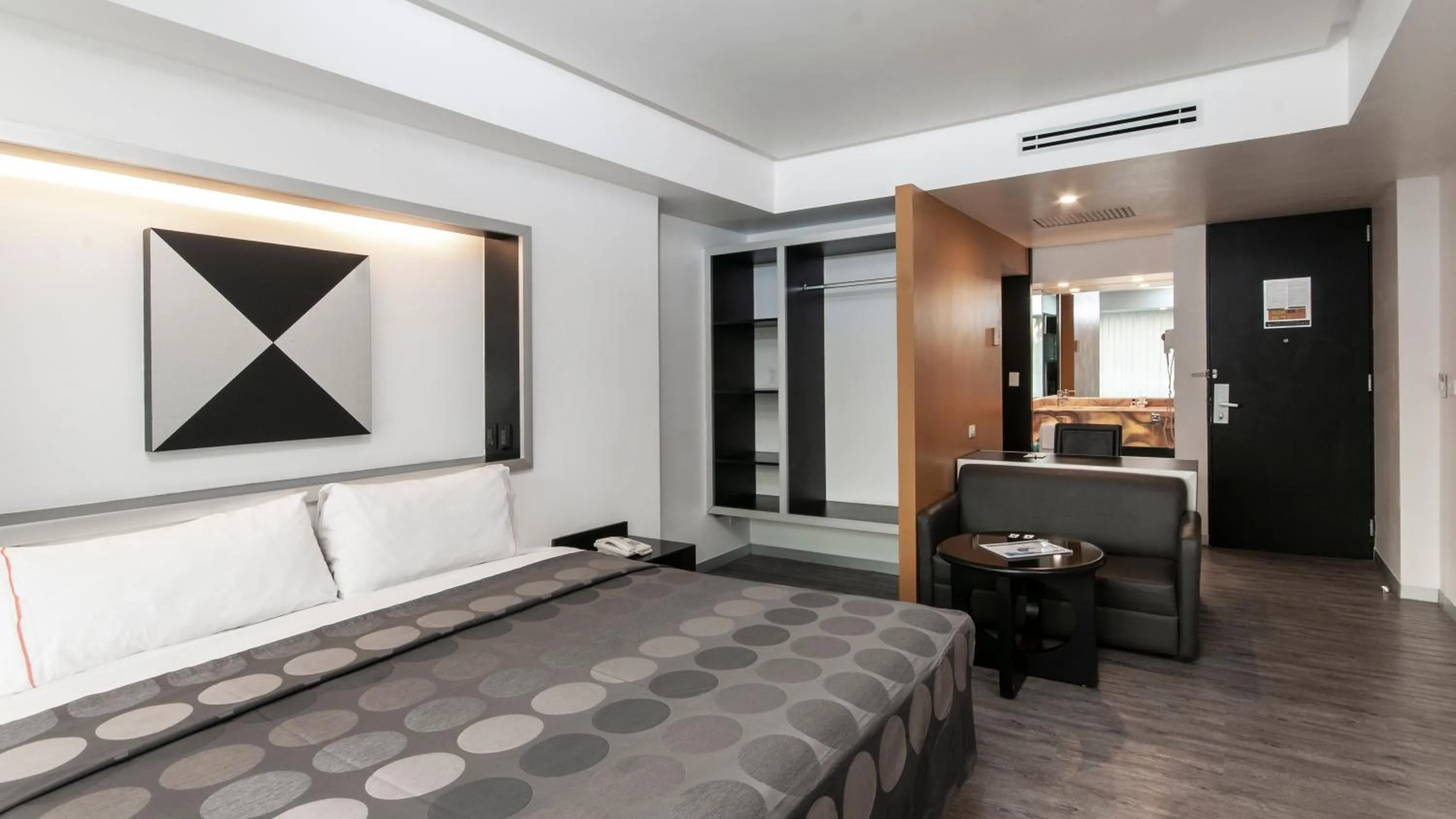 Photo of the whole room, Bed in Hotel Harare