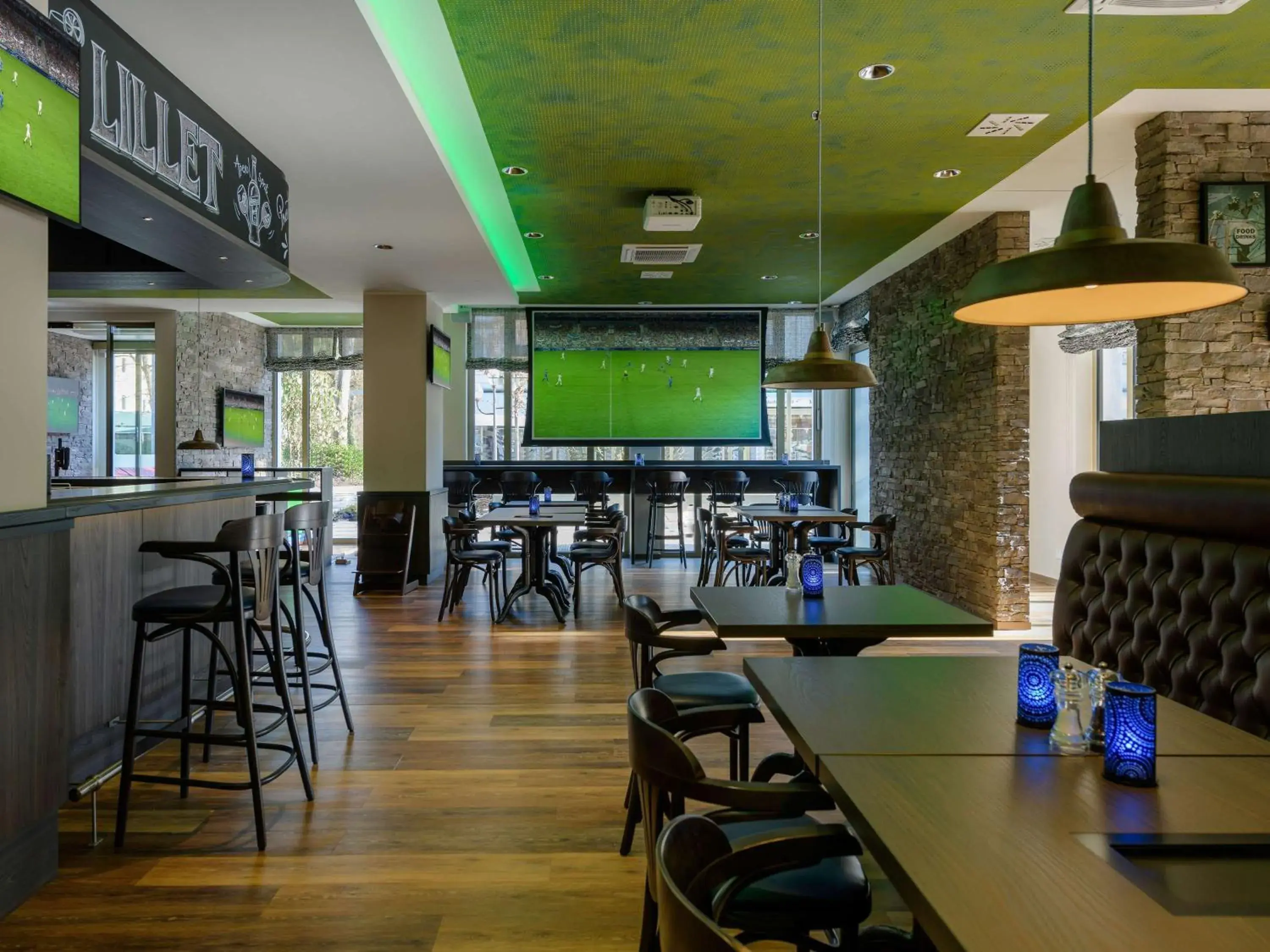 Lounge or bar in ibis Styles Bad Reichenhall Lounge or bar in ibis Styles Bad Reichenhall