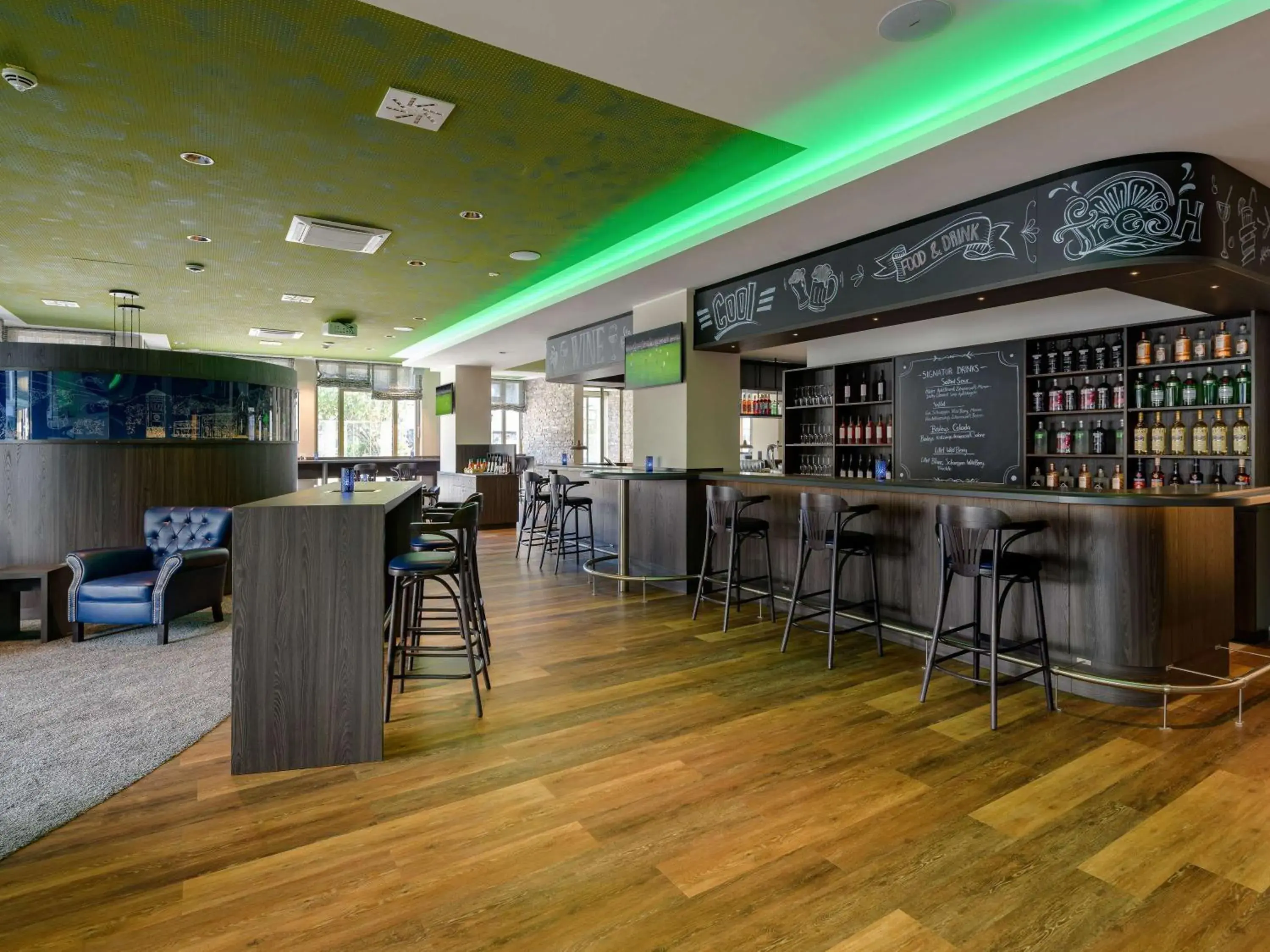 Lounge or bar in ibis Styles Bad Reichenhall Lounge or bar in ibis Styles Bad Reichenhall