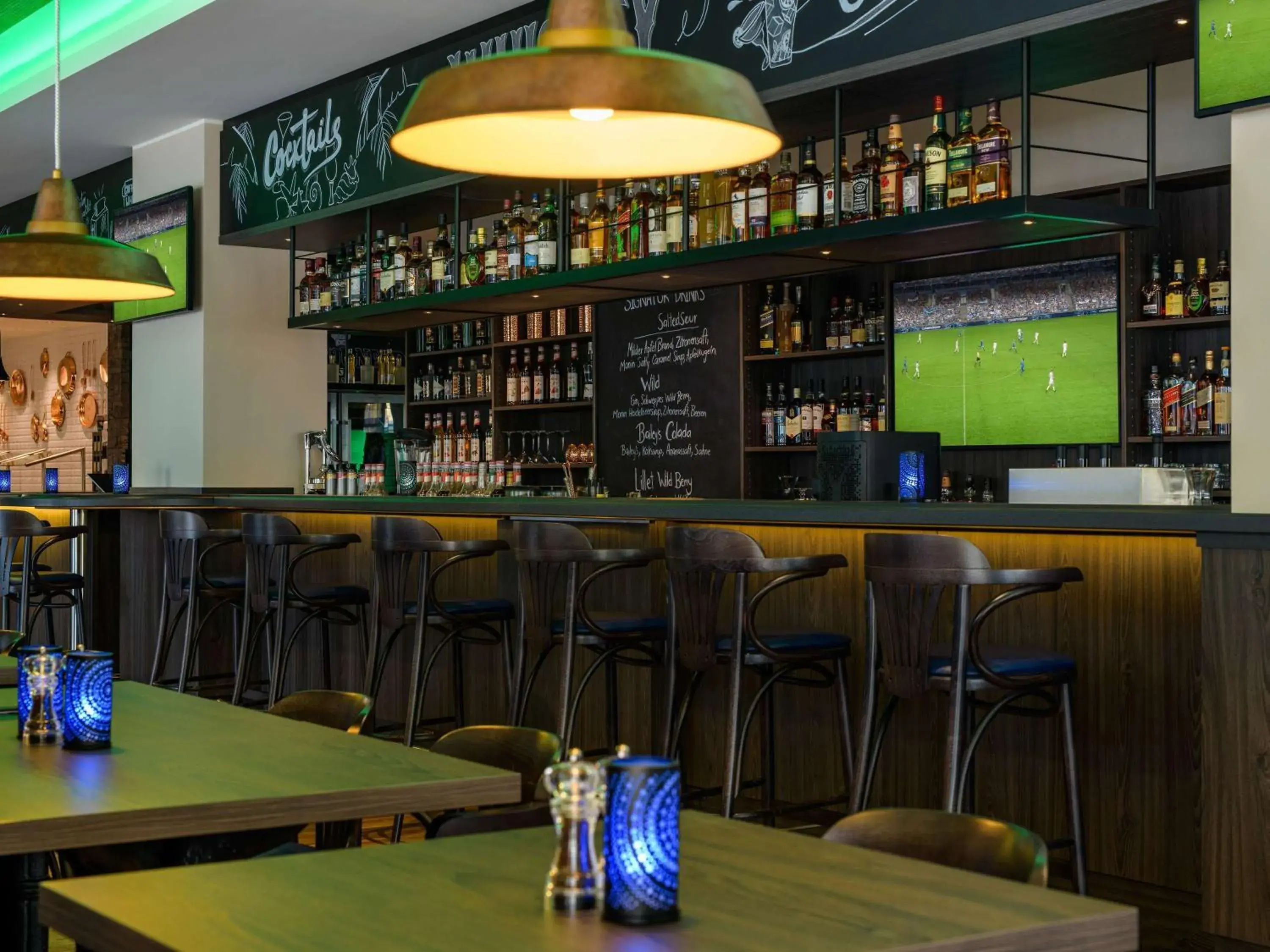 Lounge or bar in ibis Styles Bad Reichenhall Lounge or bar in ibis Styles Bad Reichenhall