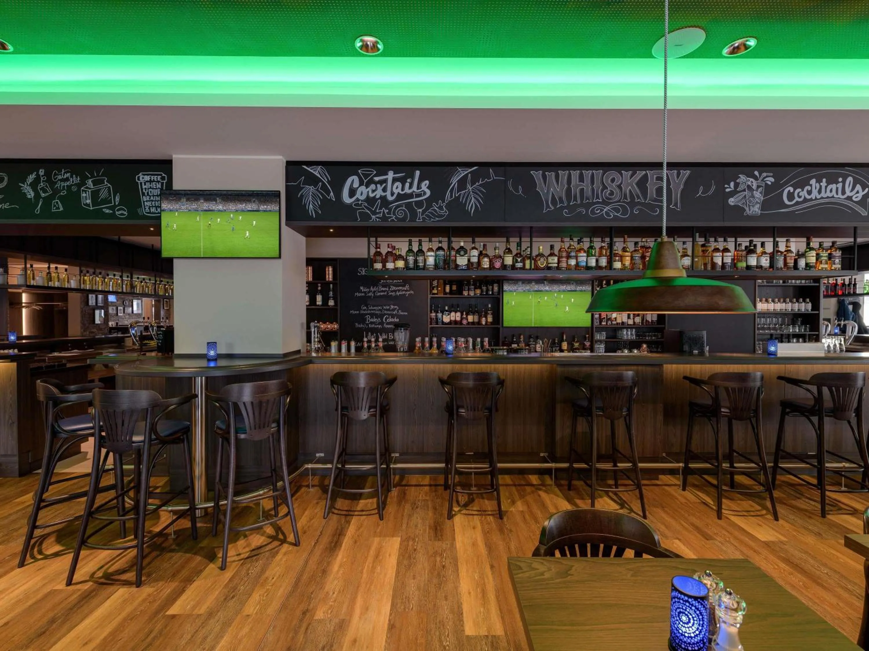 Lounge or bar in ibis Styles Bad Reichenhall