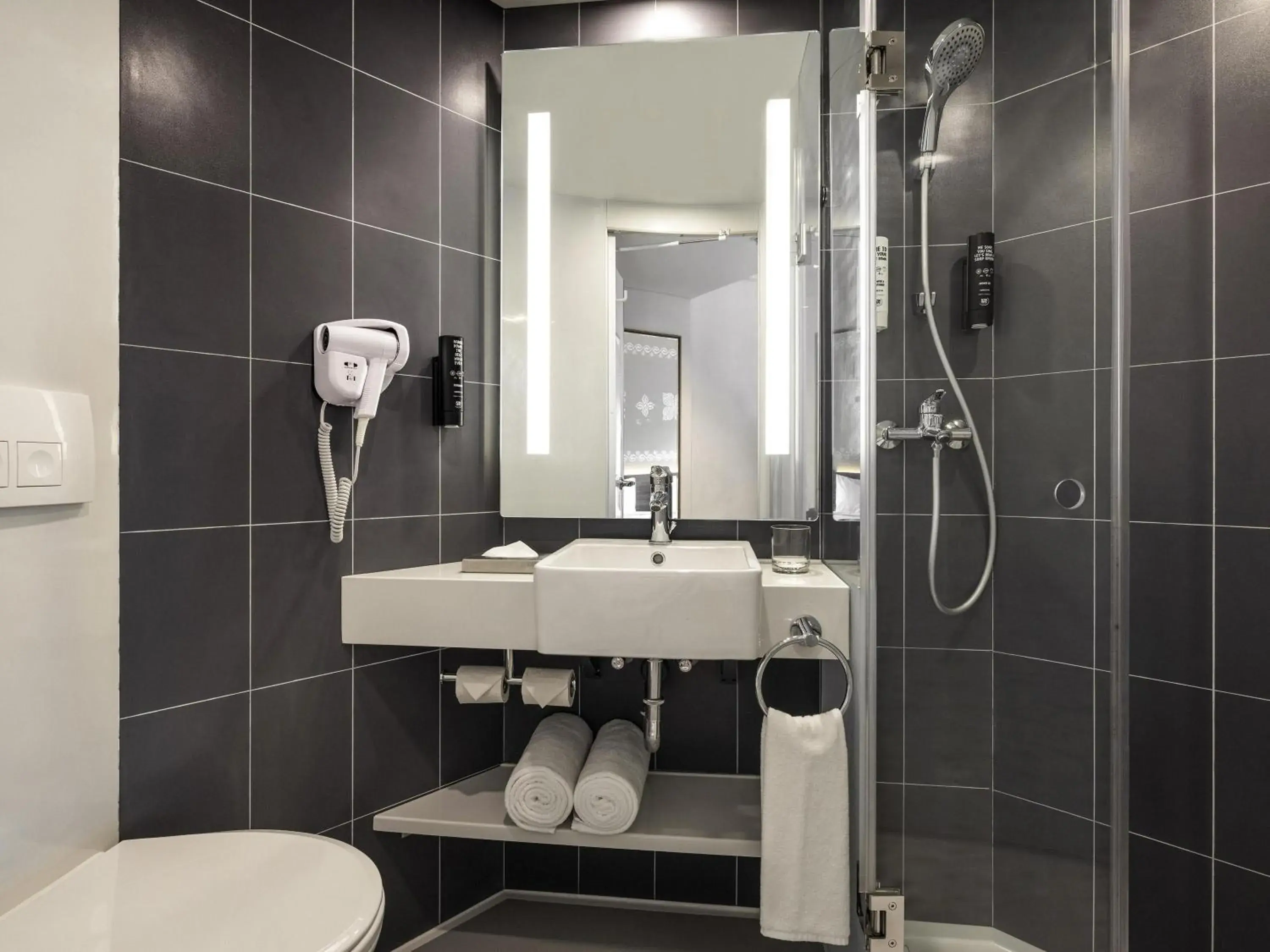 Bedroom in ibis Mumbai Vikhroli - An Accor Brand Bedroom in ibis Mumbai Vikhroli - An Accor Brand