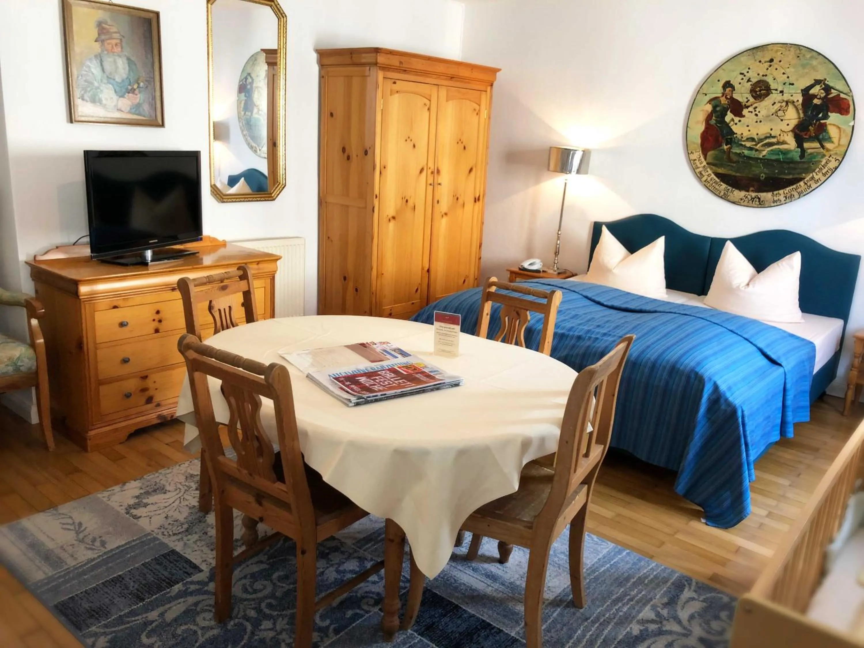 Photo of the whole room, Bed in Hotel Mariahilf München