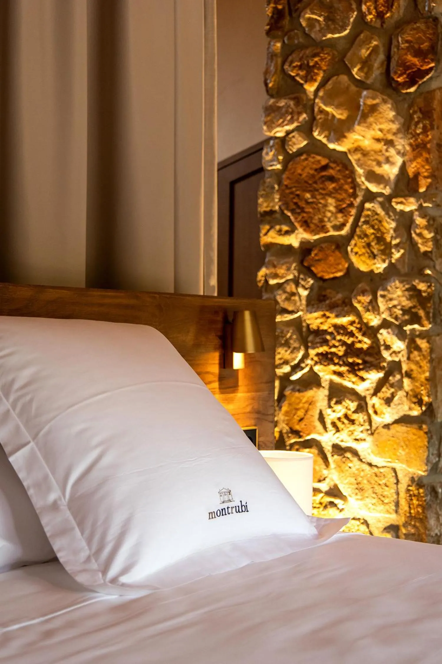 Bed in Hotel Montrubí 1771 - Slow Winery Hotel - Adults only