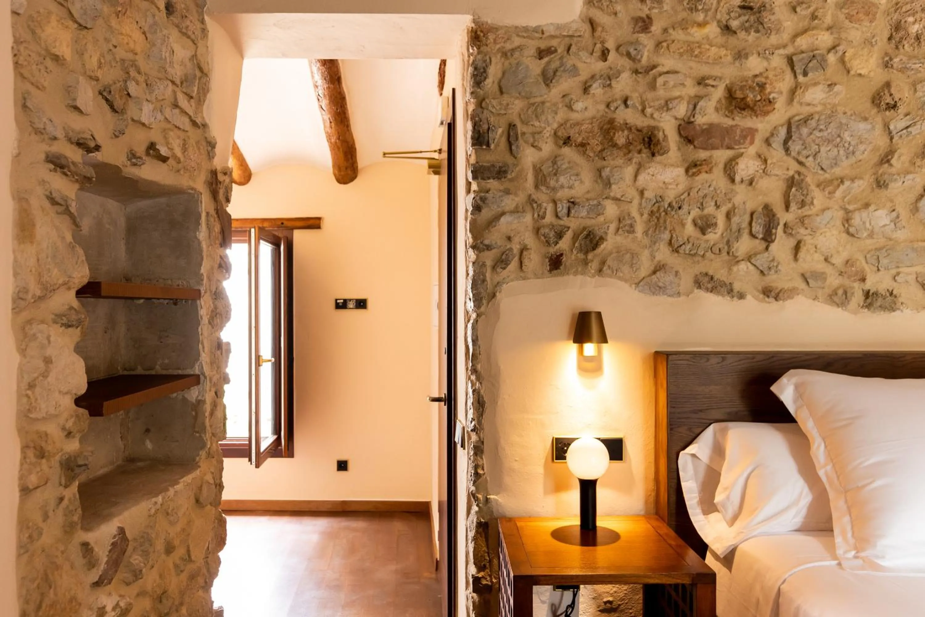 Bed in Hotel Montrubí 1771 - Slow Winery Hotel - Adults only