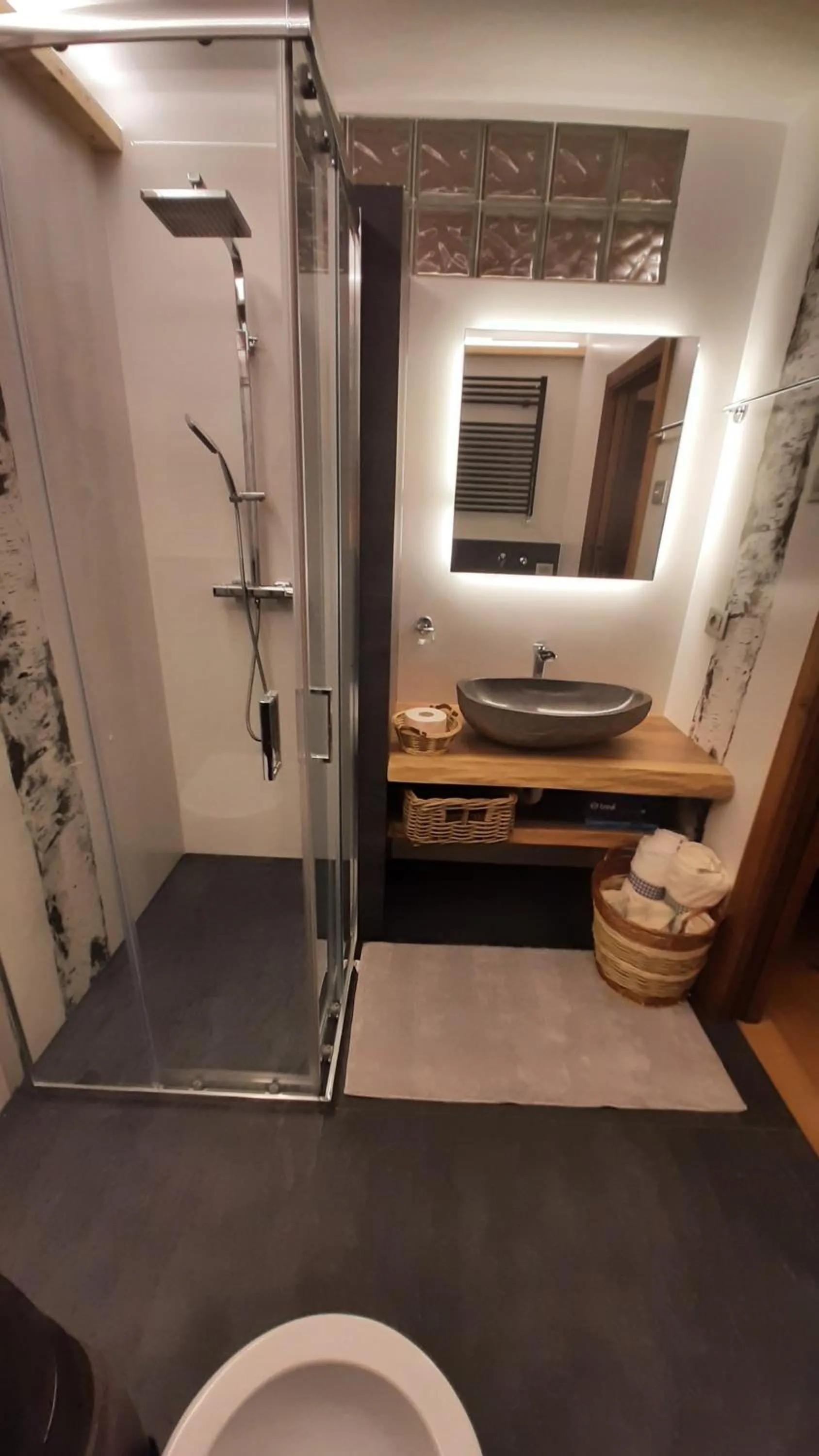 Shower in Appartamento Cirmolo