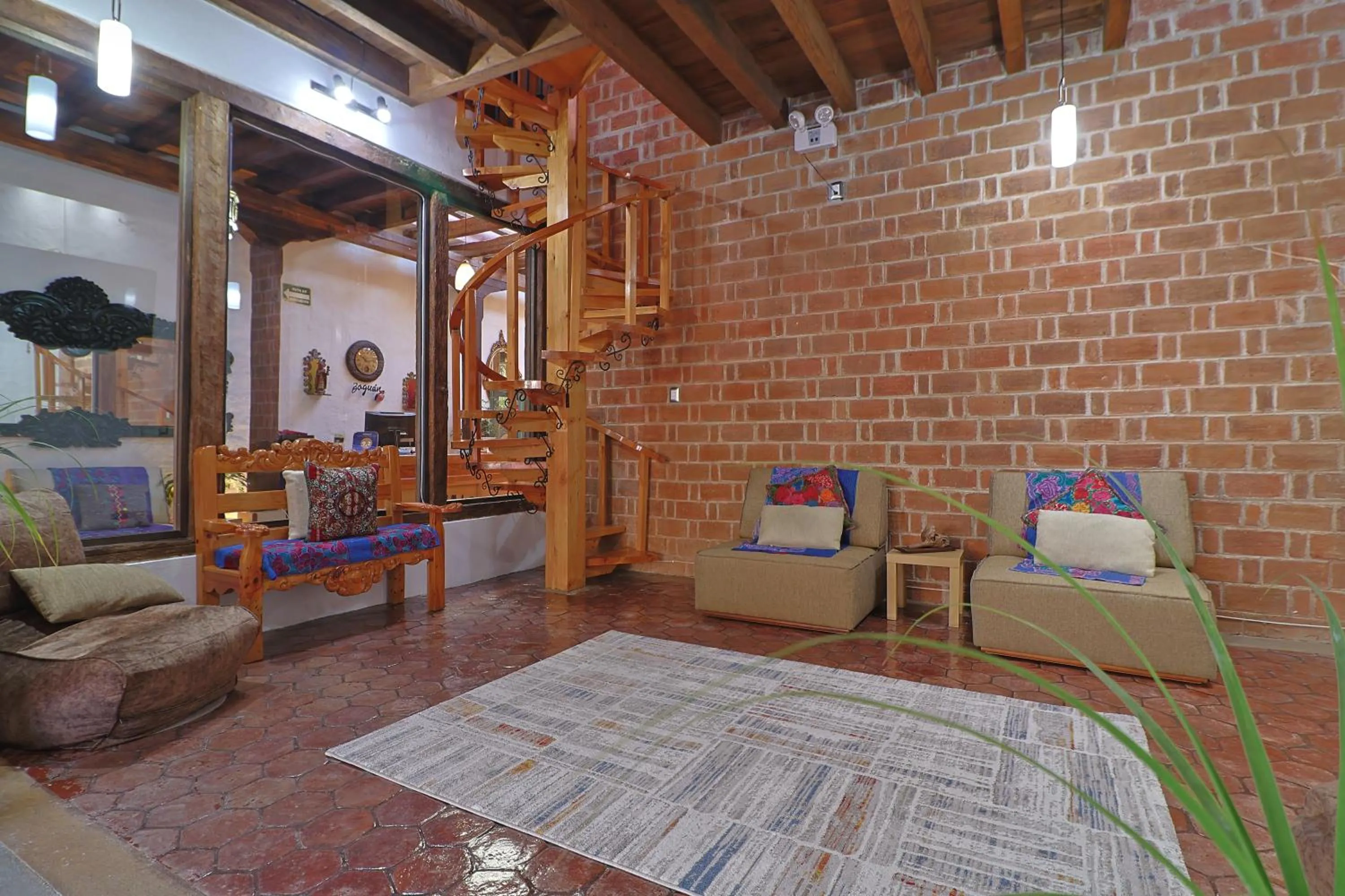 Communal lounge/ TV room in Hotel El Zaguán Histórico