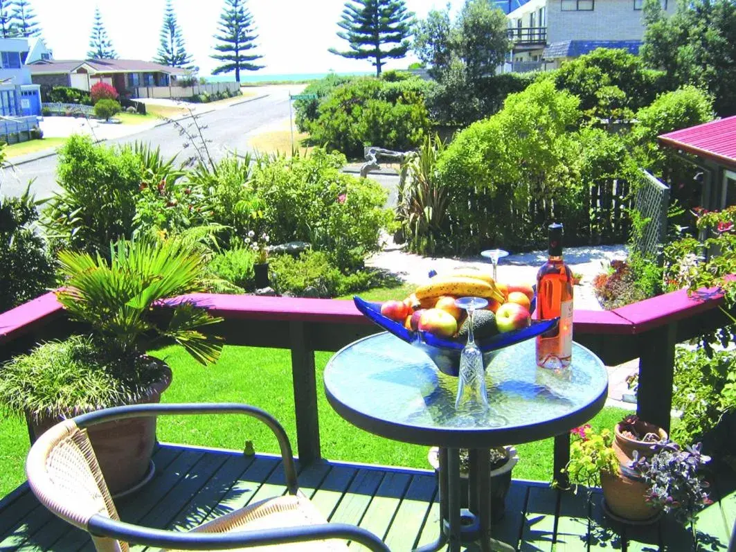 Balcony/Terrace in Moanarua Beach Cottage Balcony/Terrace in Moanarua Beach Cottage