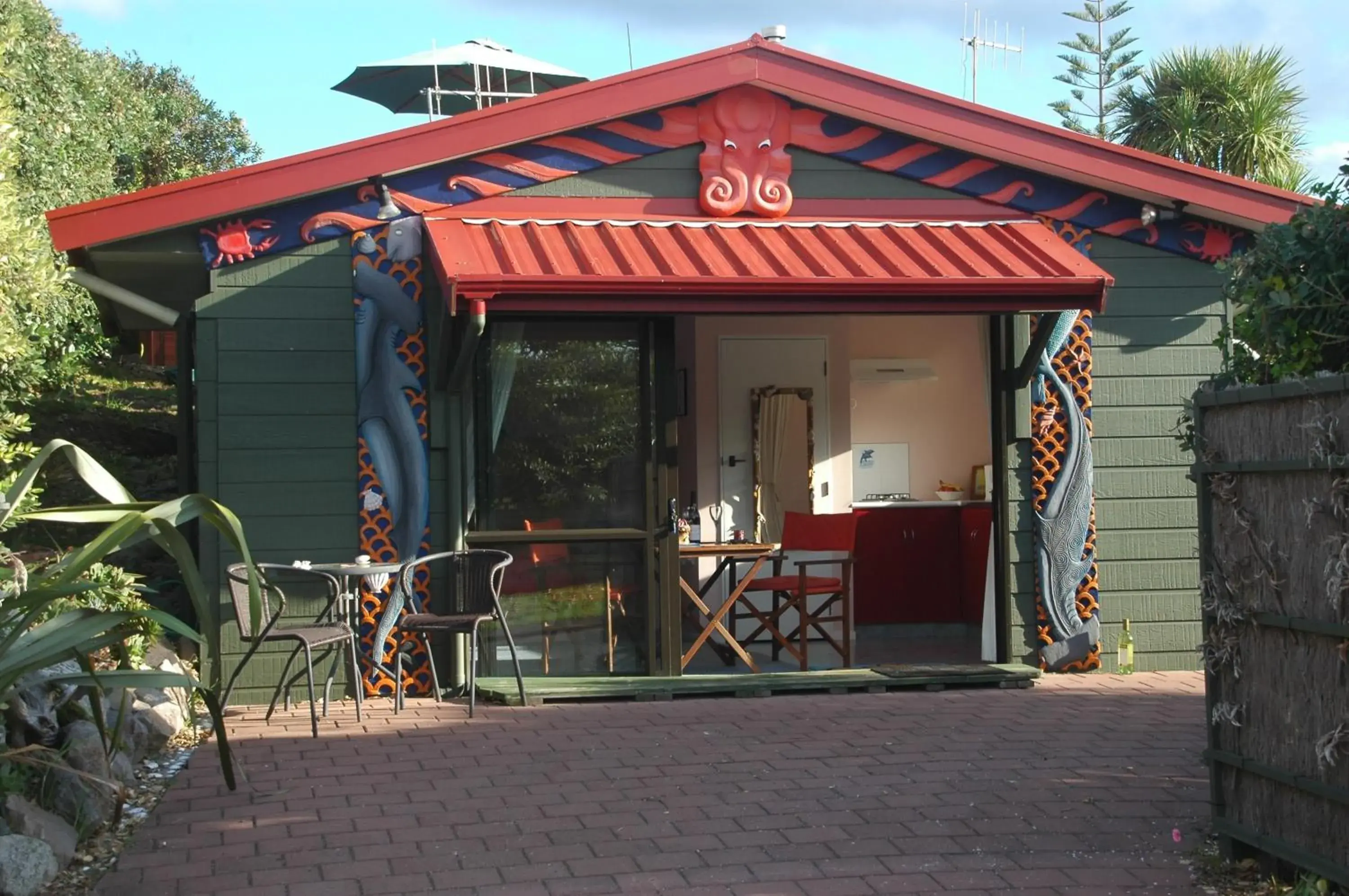 Facade/entrance in Moanarua Beach Cottage Facade/entrance in Moanarua Beach Cottage