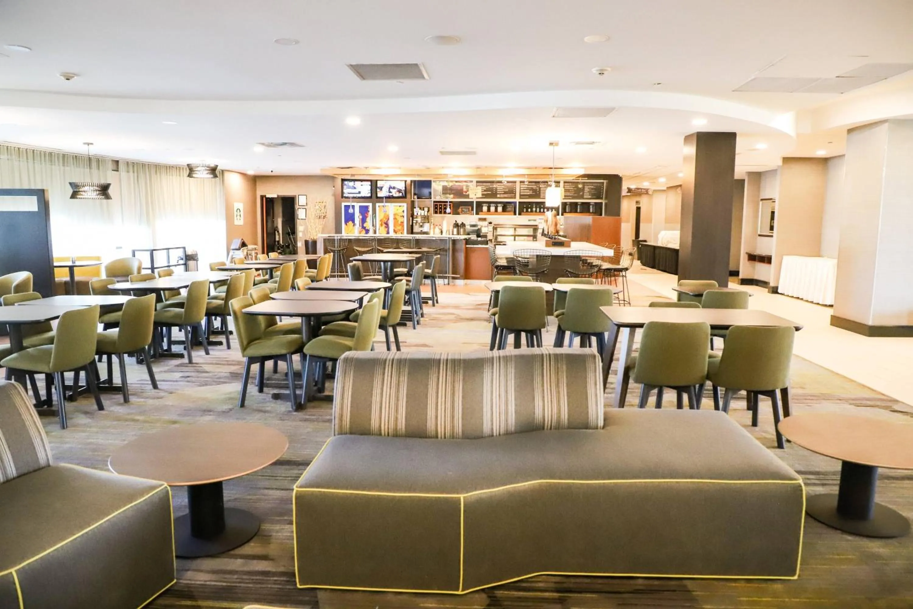 Restaurant/places to eat in Courtyard by Marriott Toronto Brampton