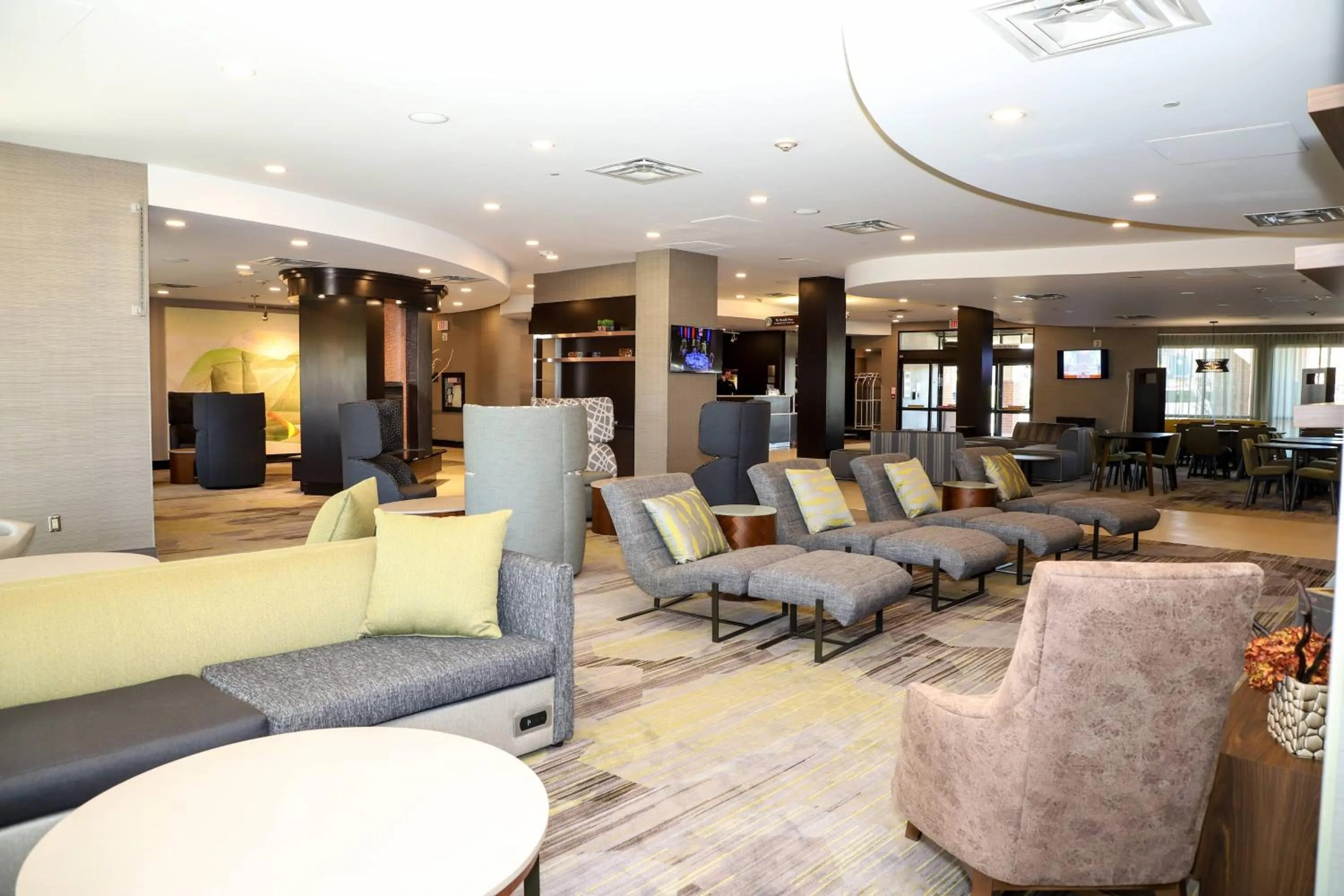 Lobby or reception in Courtyard by Marriott Toronto Brampton