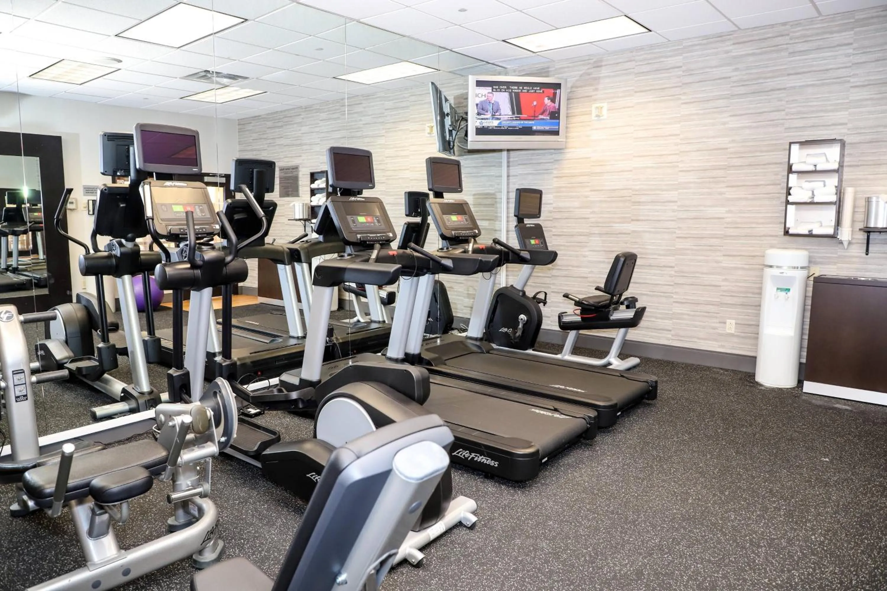 Fitness centre/facilities in Courtyard by Marriott Toronto Brampton