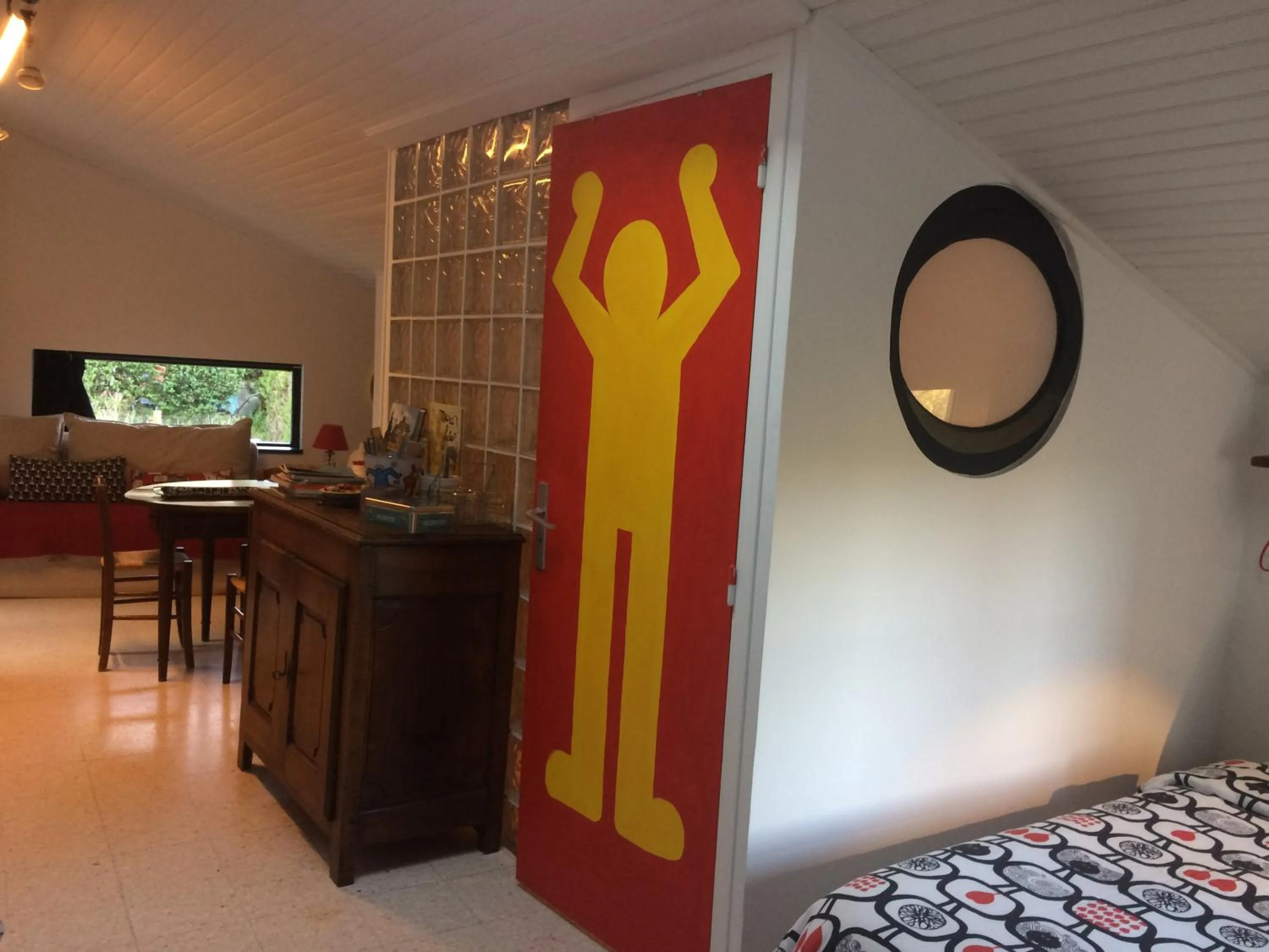 Decorative detail, Bed in Chez L'Antiquaire