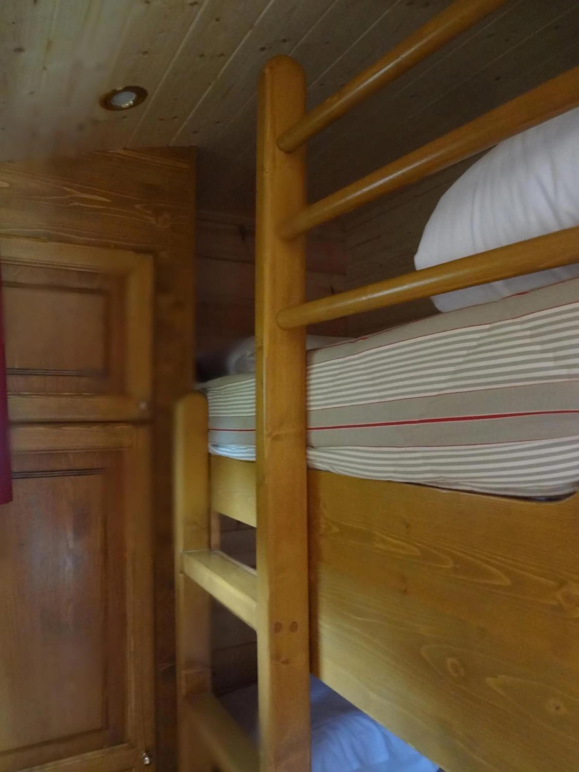 bunk bed, Bed in Logis Hôtel-Restaurant Le Relais