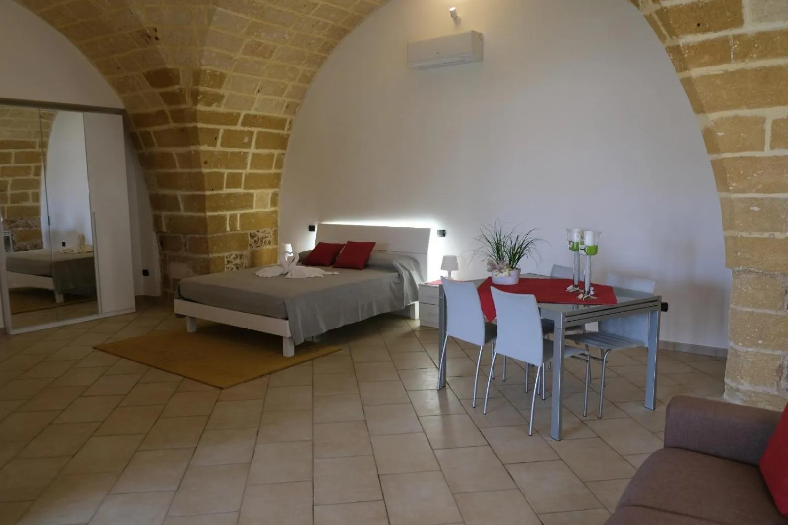 Photo of the whole room in DIMORA SPACCAMONTI