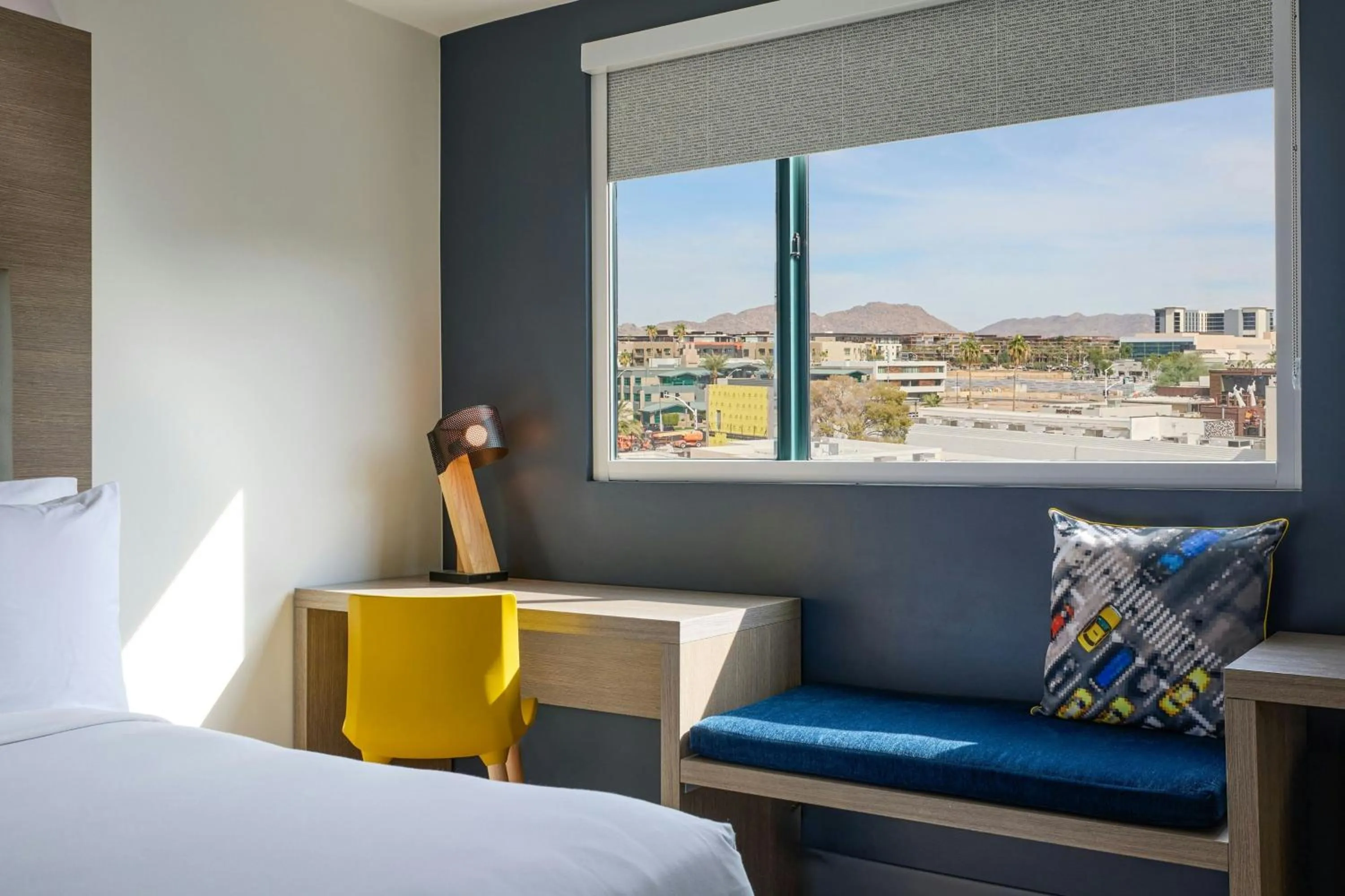 Photo of the whole room, Bed in Aloft Scottsdale